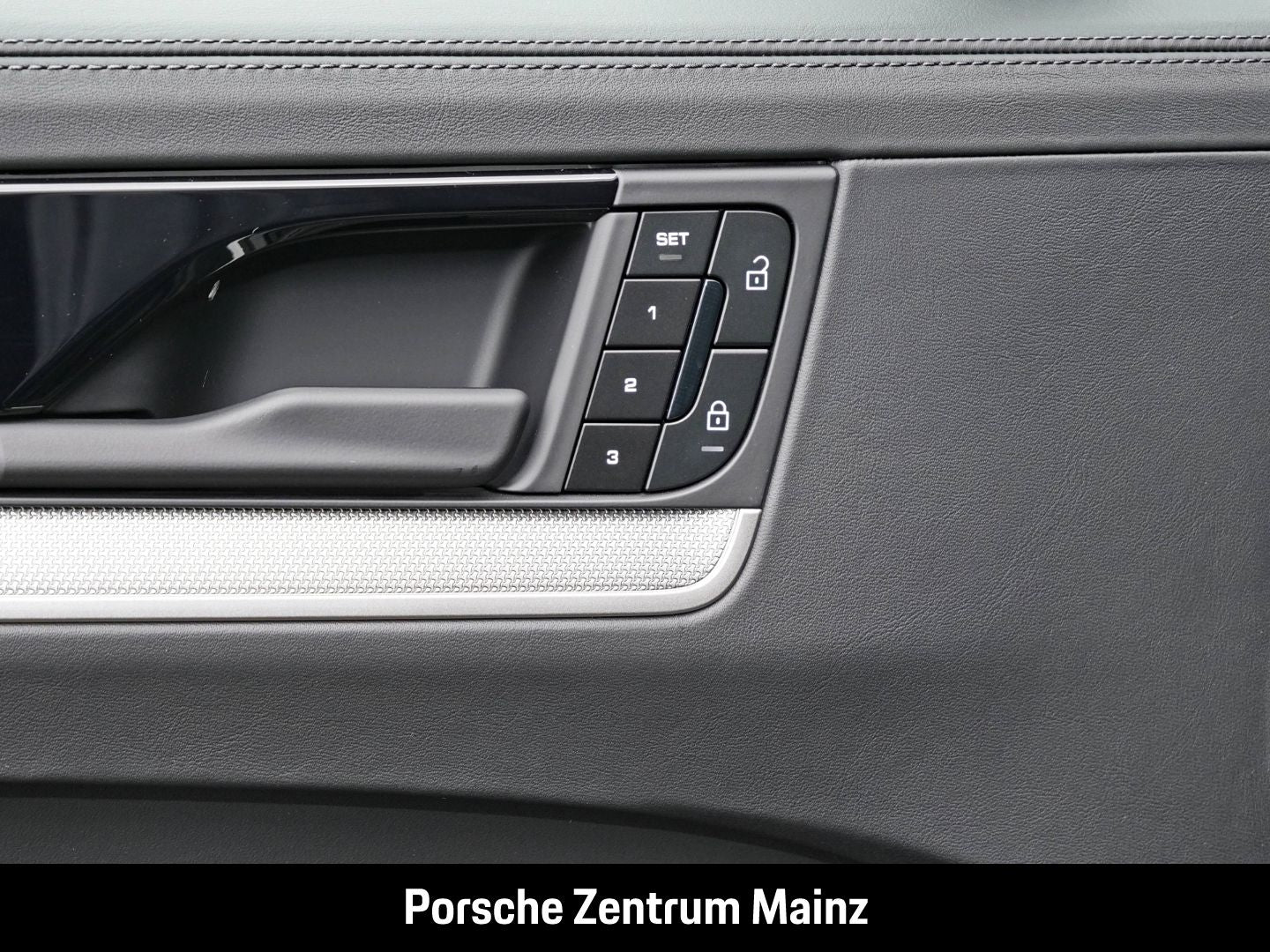 Porsche Cayenne E-Hybrid Coupe InnoDrive,HUD,HA-Lenkung,