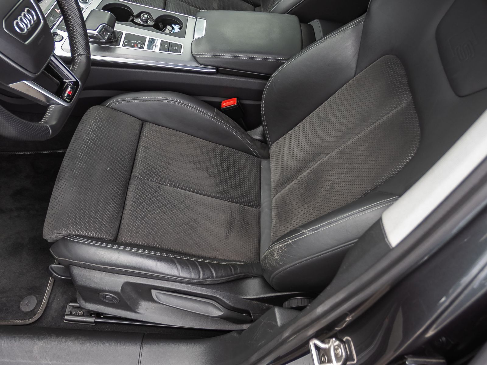 Audi A6 Avant S line 55TFSIe qu Navi Matrix HuD Stand