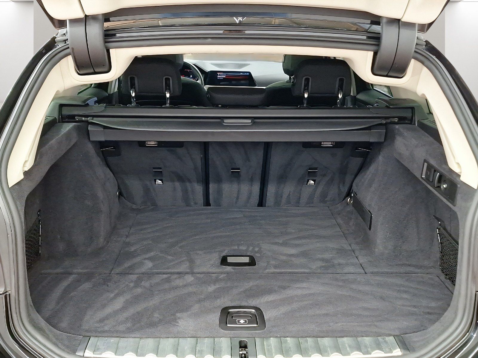 BMW 330i xDrive Touring - Samsaru's Car Outlet