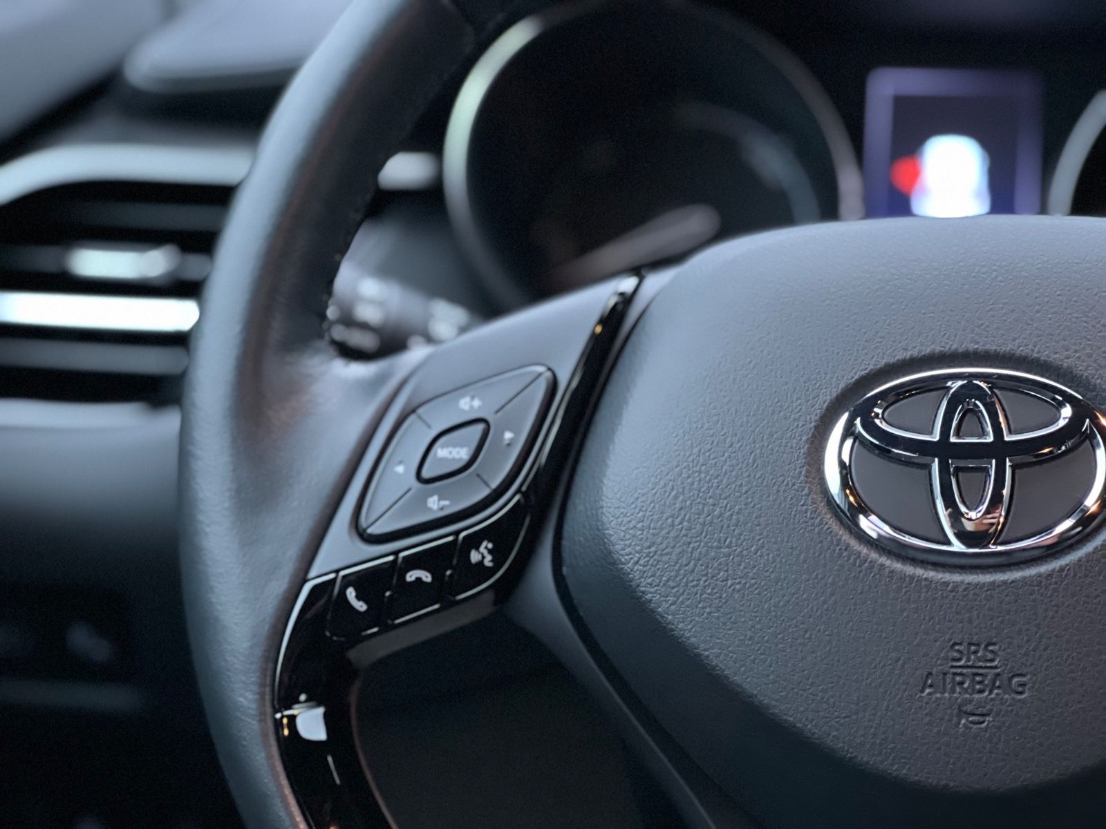 Toyota C-HR 2.0 Hybrid - Samsaru's Car Outlet