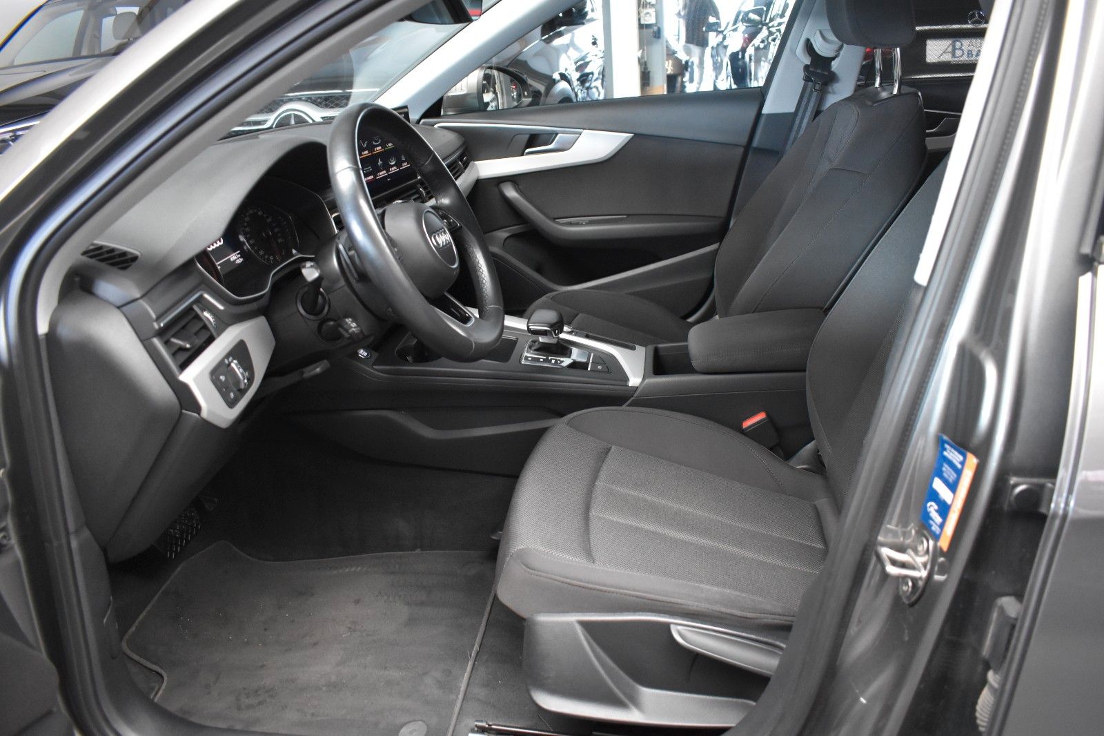Audi A4 Avant 40 TFSI advanced - Samsaru's Car Outlet