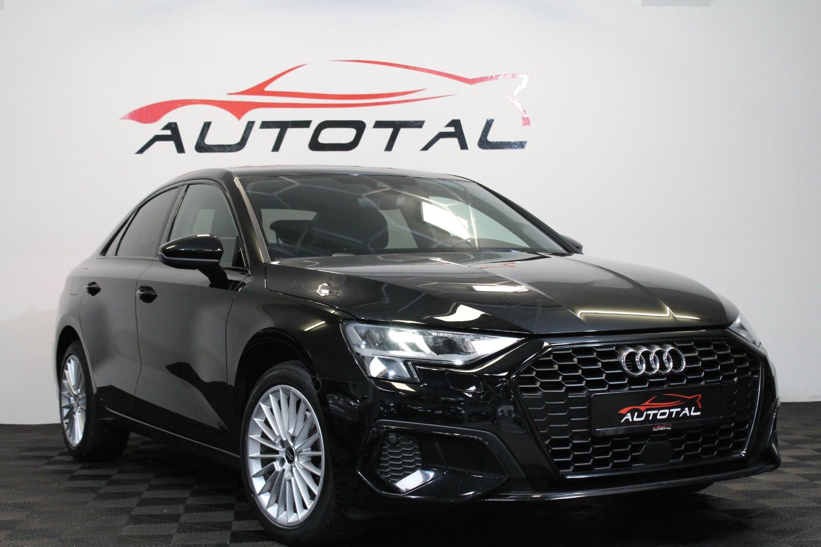 Audi A3*Limousine*30 TFSI*Advanced*Automatik*LED*Navi