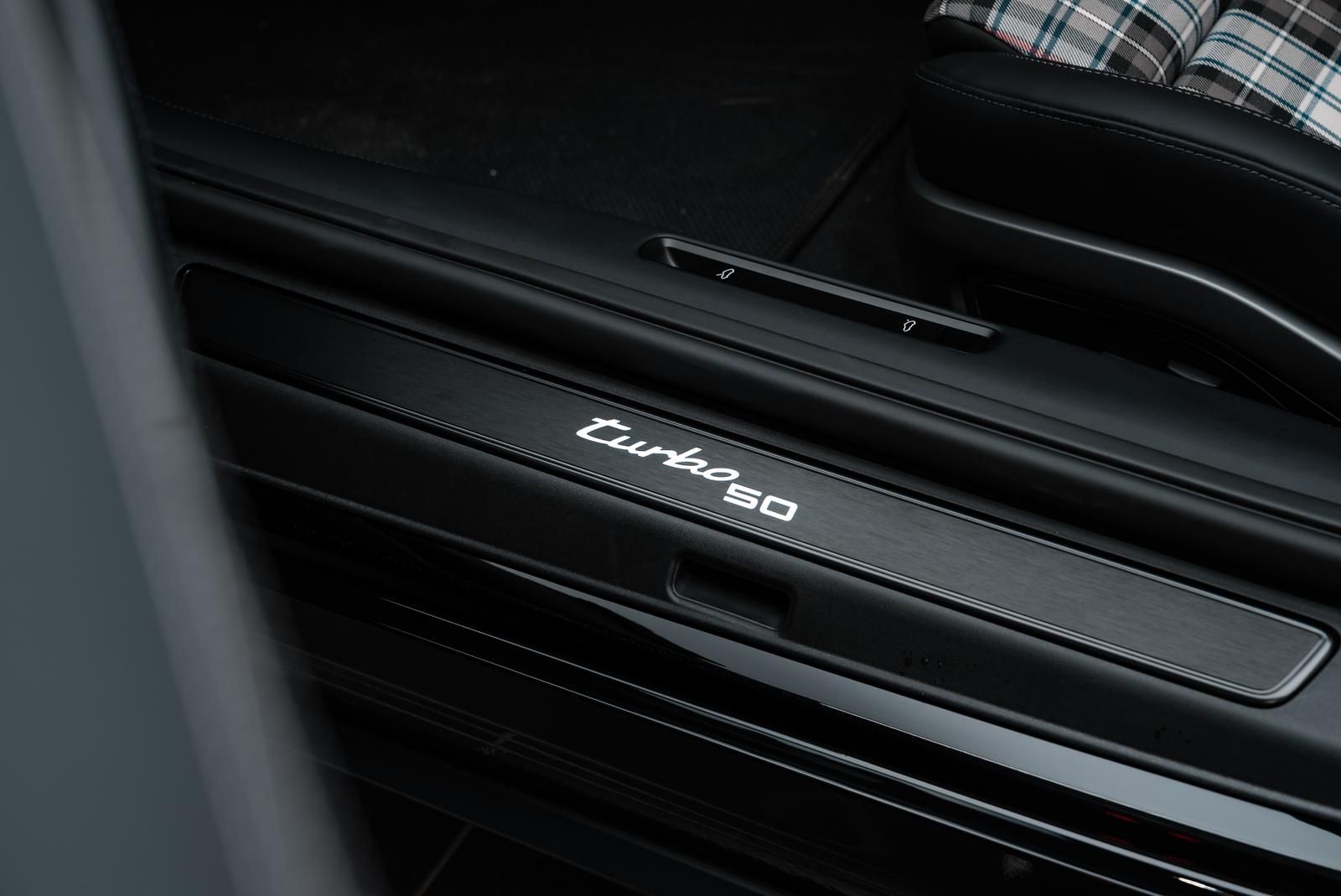 Porsche 911 Turbo 50 Jahre HERITAGE/360/BURM.