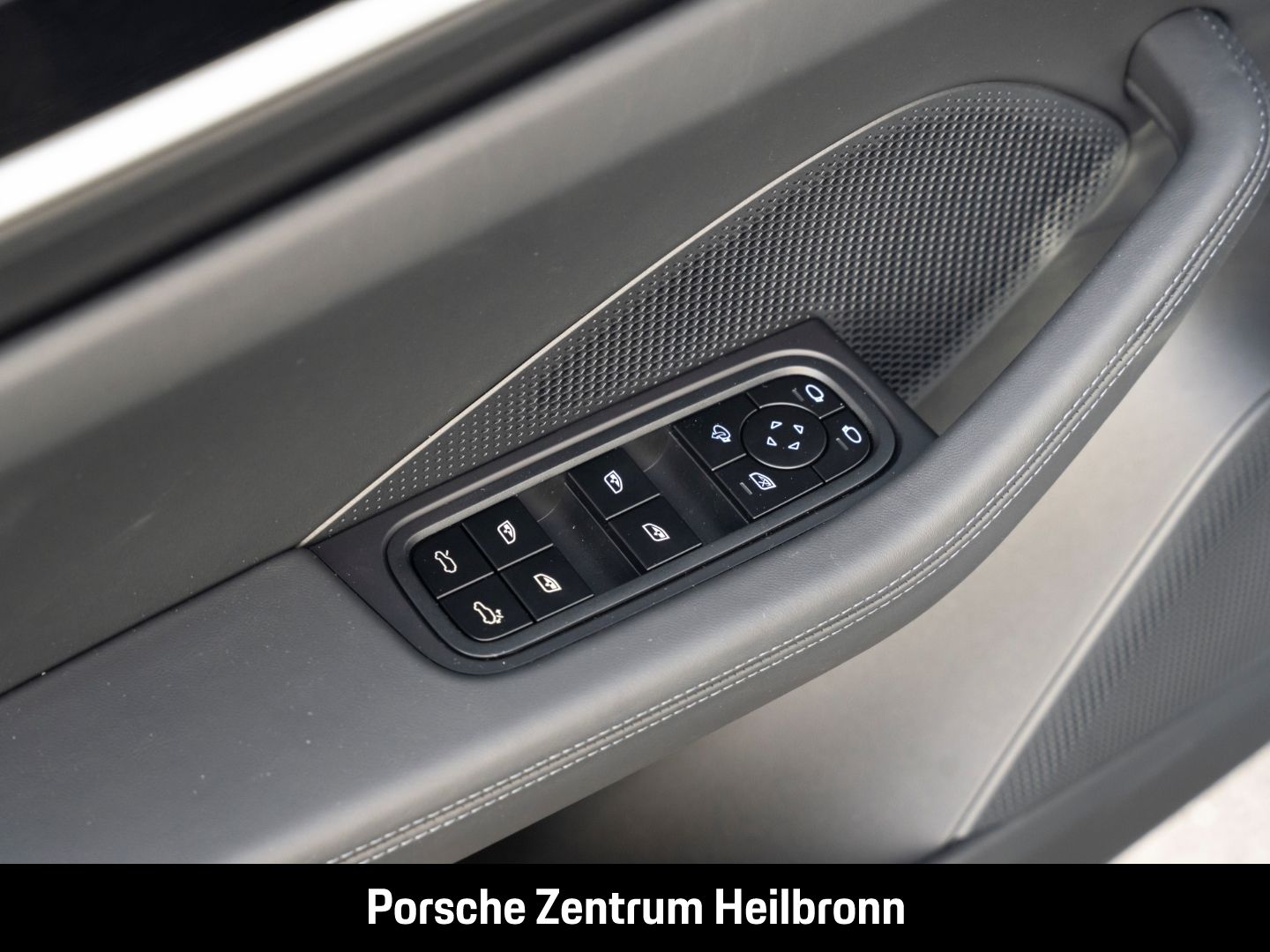 Porsche Macan 4S InnoDrive Surround-View LED-Matrix