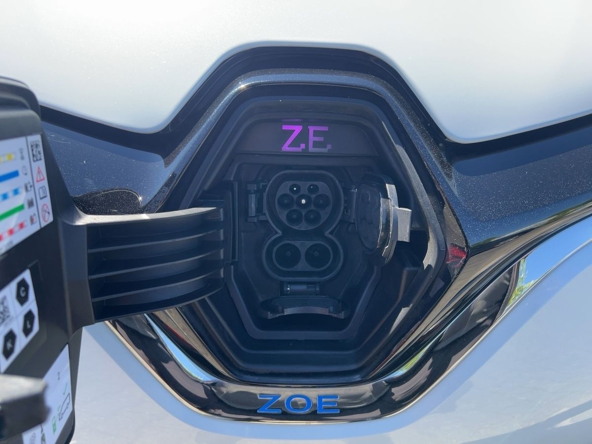 Renault ZOE INTENS R135 50 kWh - Samsaru's Car Outlet