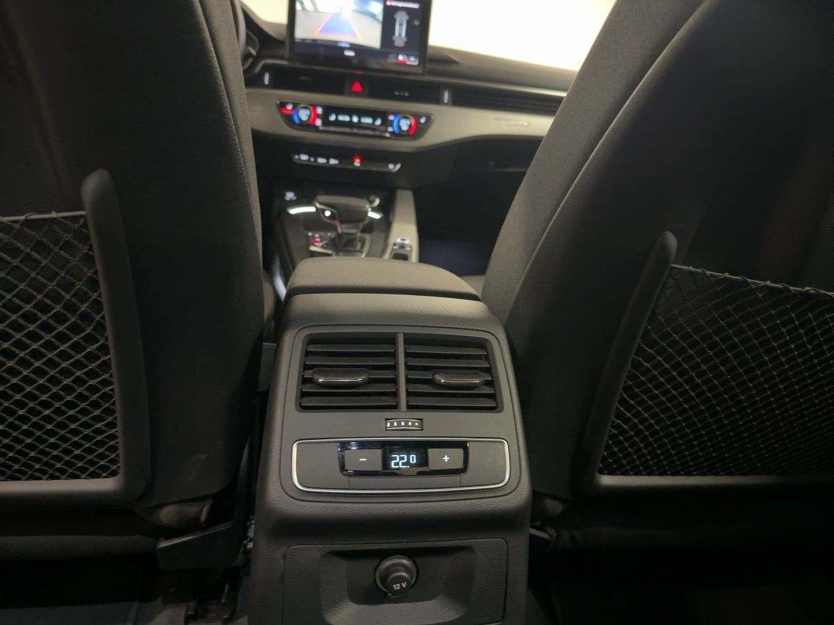 Audi A4 Limousine Advanced 40 TDI S tr. PDC AHK NAVI