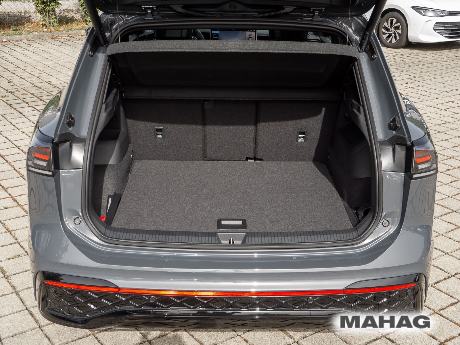 Volkswagen Tiguan 2.0 TSI 4 Mot R-Line BlackStyle Leder AHK