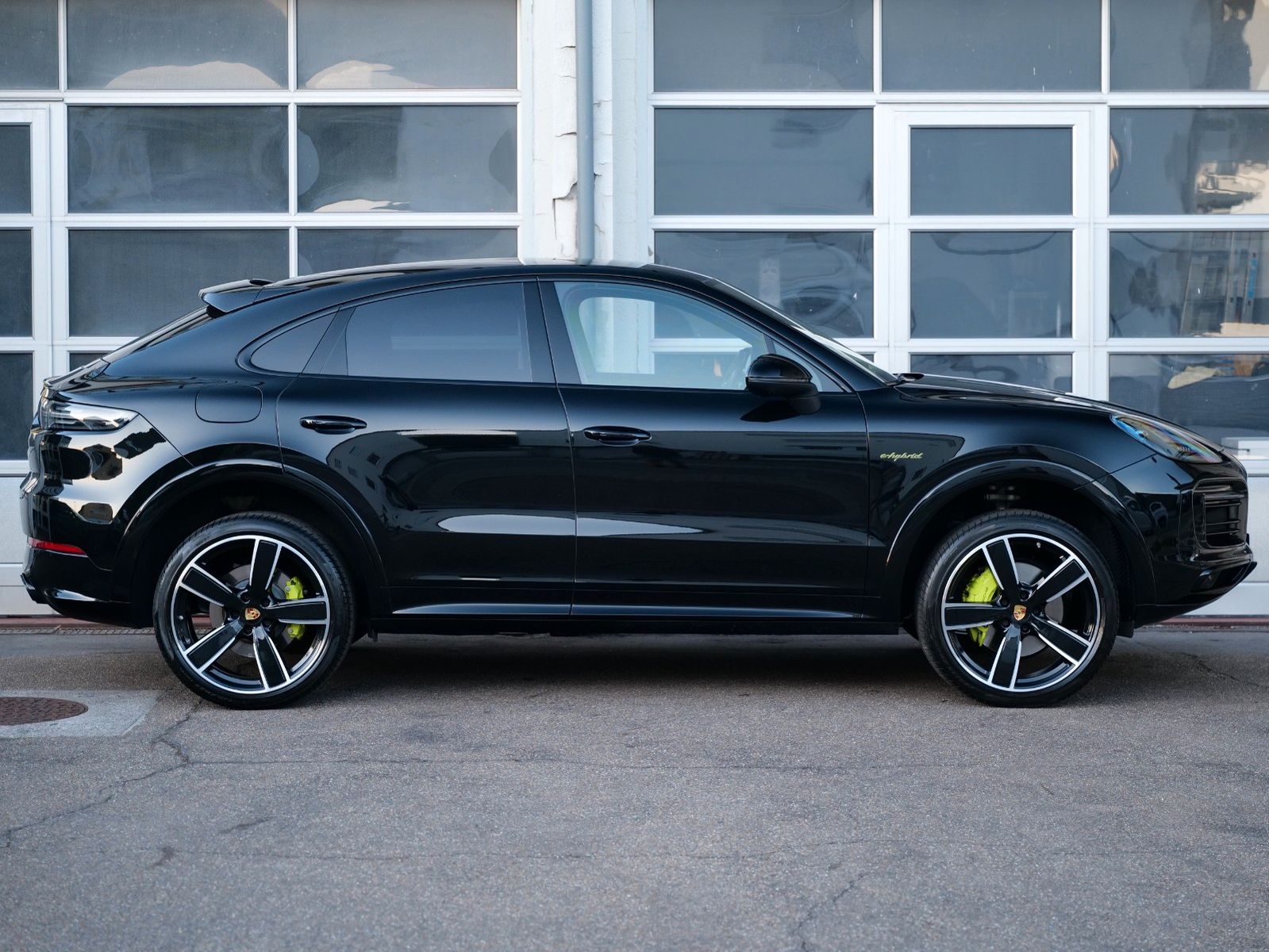 Porsche Cayenne Coupe E-Hybrid Platinum Edi SPORT DESIGN