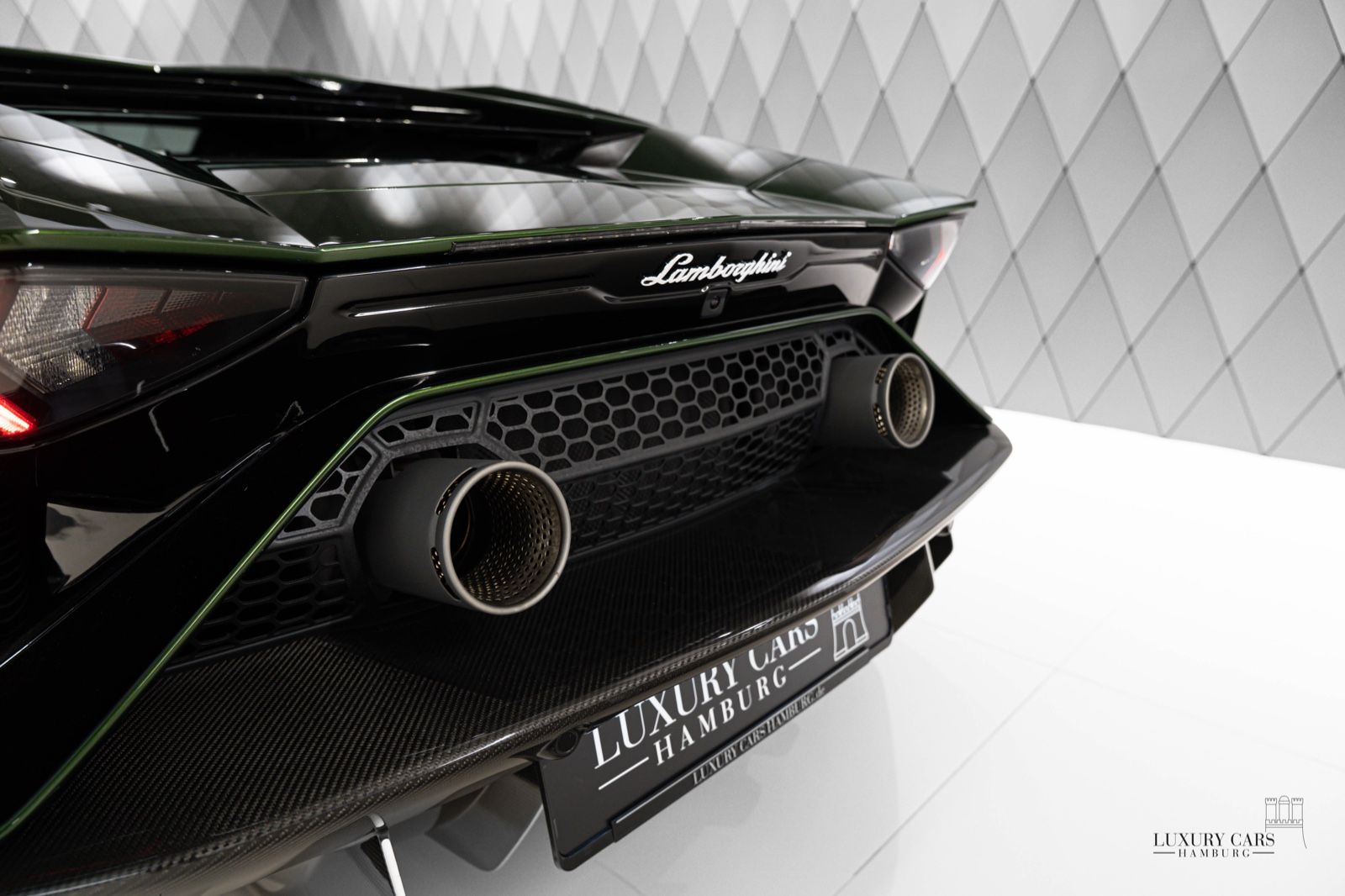Lamborghini Aventador Ultimae - Samsaru's Car Outlet