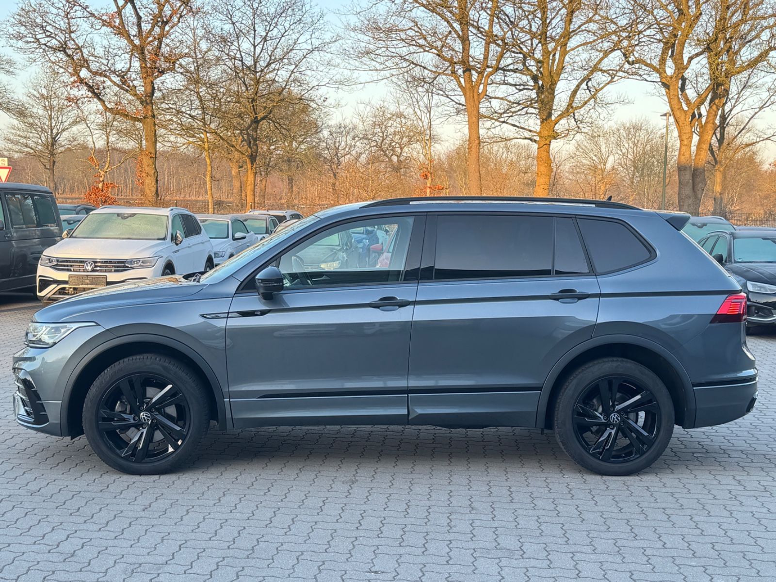 Volkswagen Tiguan Allspace R-Line 4M °B&S°AHK°R-Kamera°
