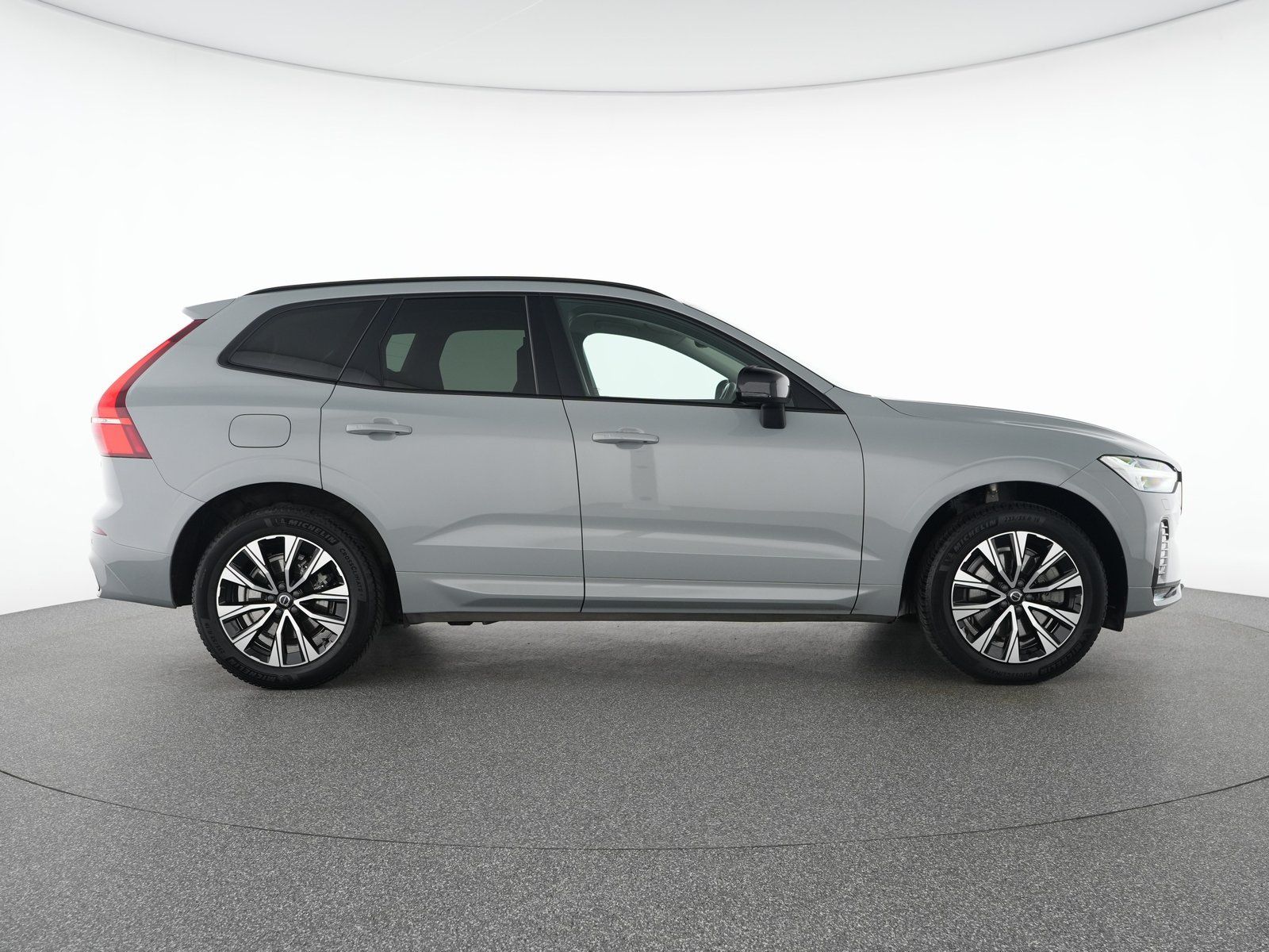 Volvo XC60 B4 AWD Geartronic Plus Dark ACC*BLIS*LEDER