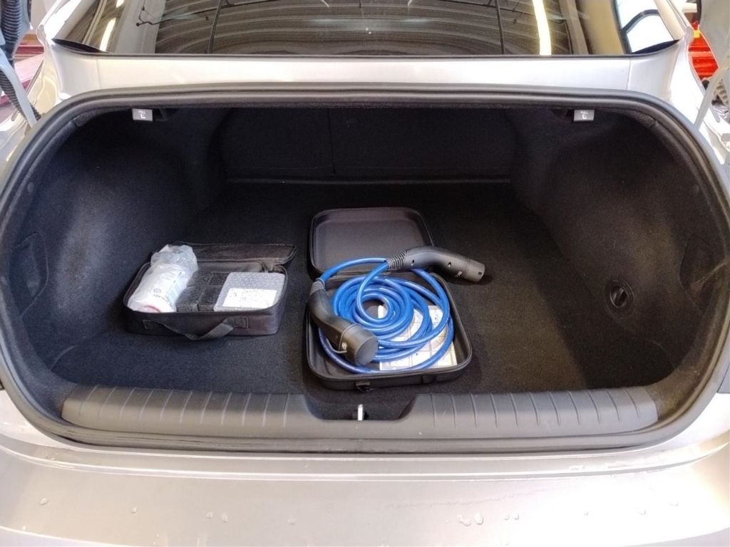Hyundai IONIQ 6 Uniq 4WD 77,4kWh 325PS Leder Matrix ACC