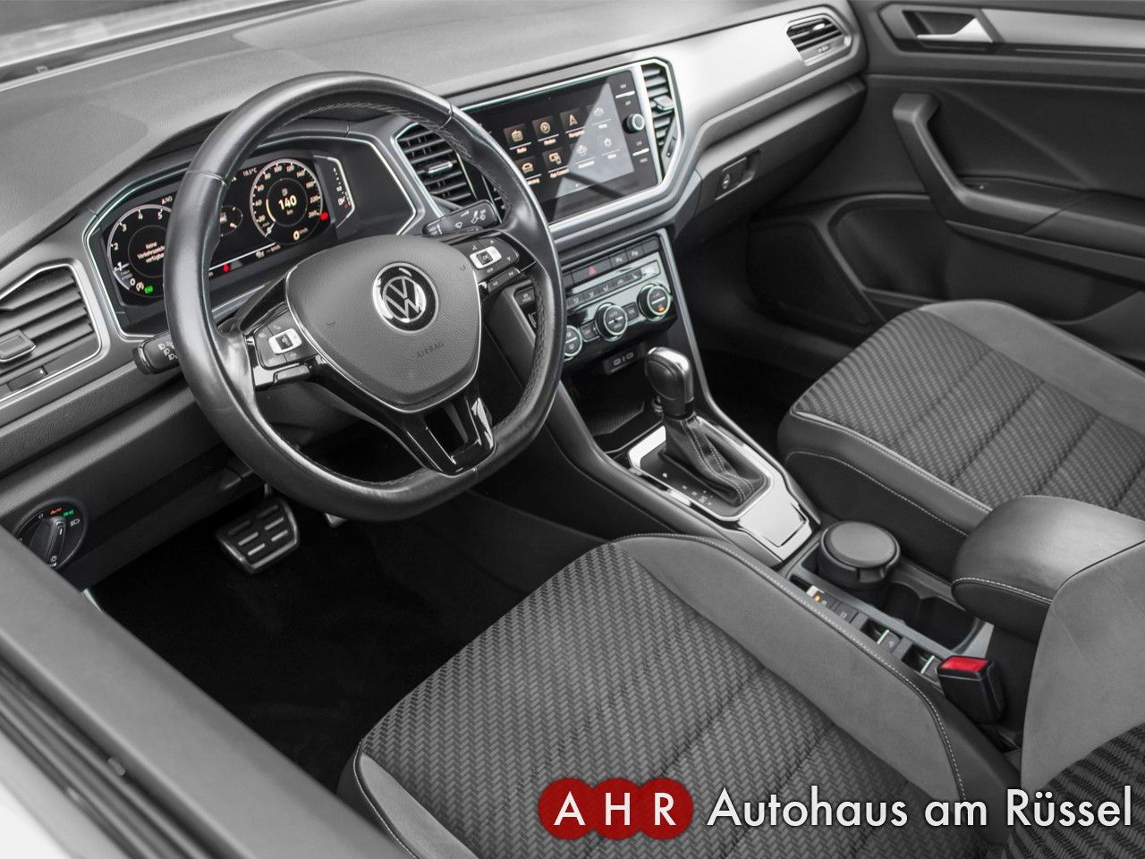 Volkswagen T-Roc R-Line 1.5 TSI - Samsaru's Car Outlet