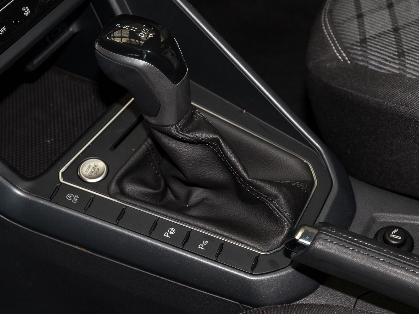 Volkswagen Taigo 1.0 TSI DSG R-LINE - Samsaru's Car Outlet