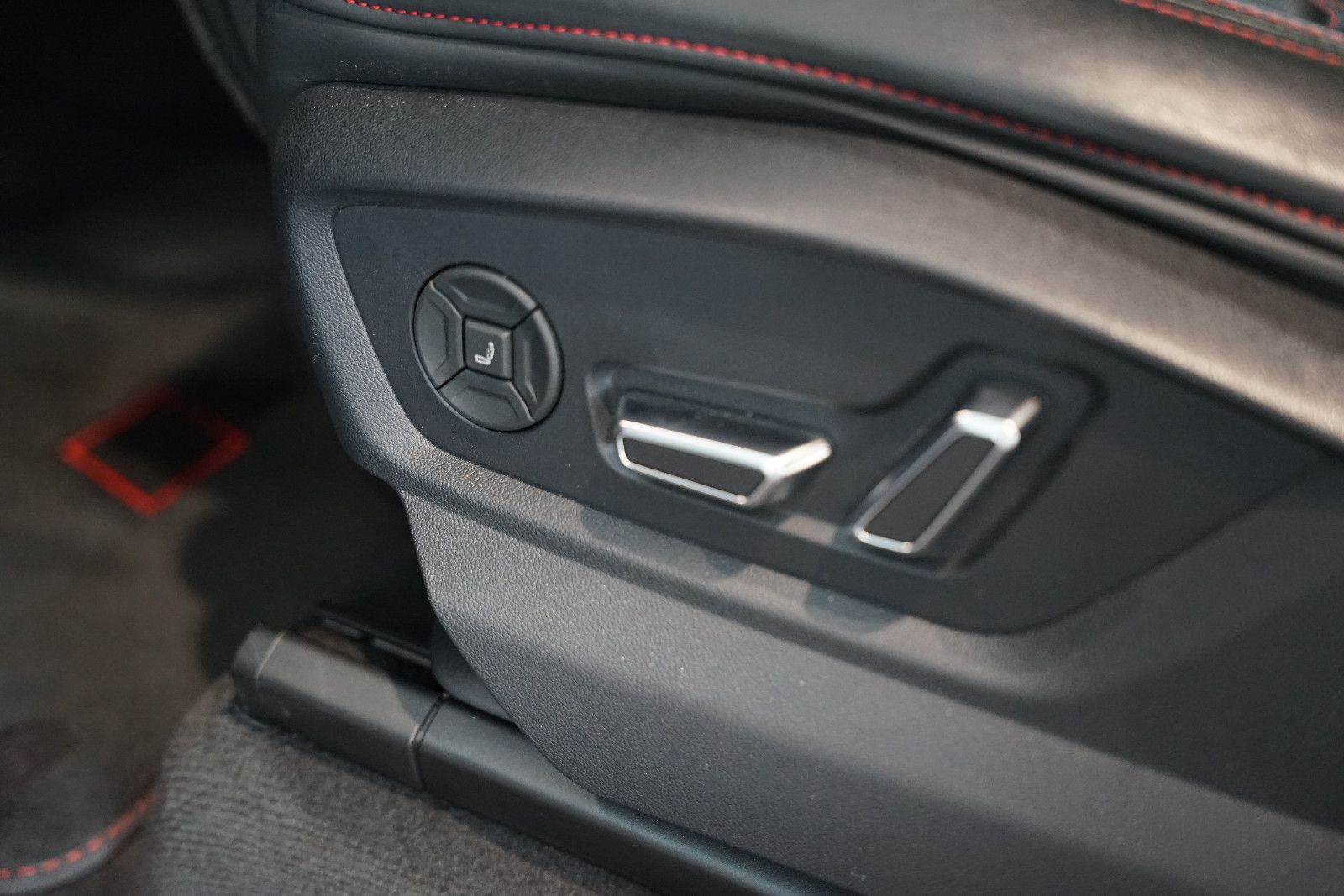Audi RSQ8 | HuD | Keramik | Pano | 305 km/h | 23"