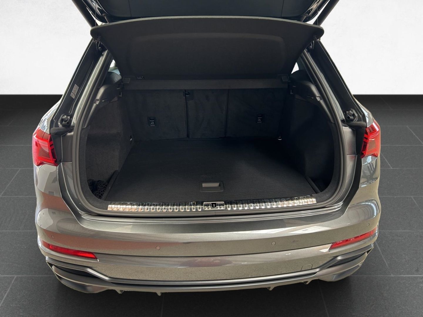 Audi Q3 40 TDI S-tronic S-line - Samsaru's Car Outlet