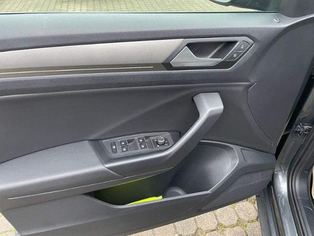 Volkswagen T-Roc Style 1.0 TSI - Samsaru's Car Outlet