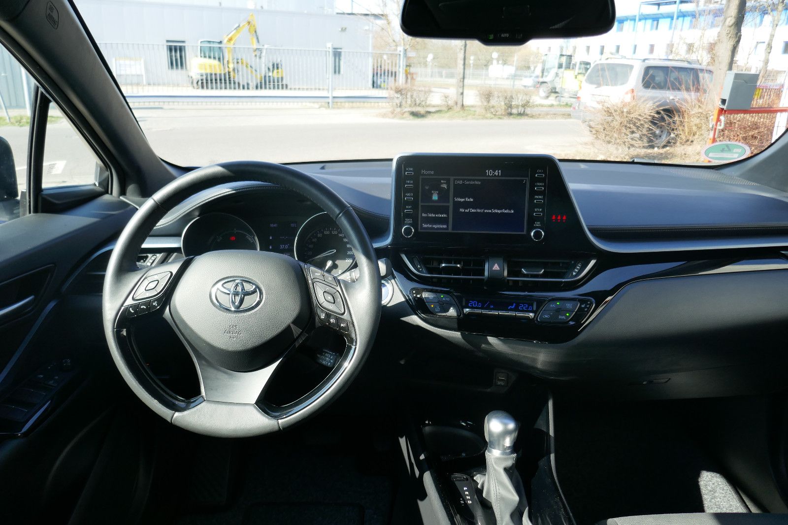 Toyota C-HR 2.0l Hybrid Team - Samsaru's Car Outlet