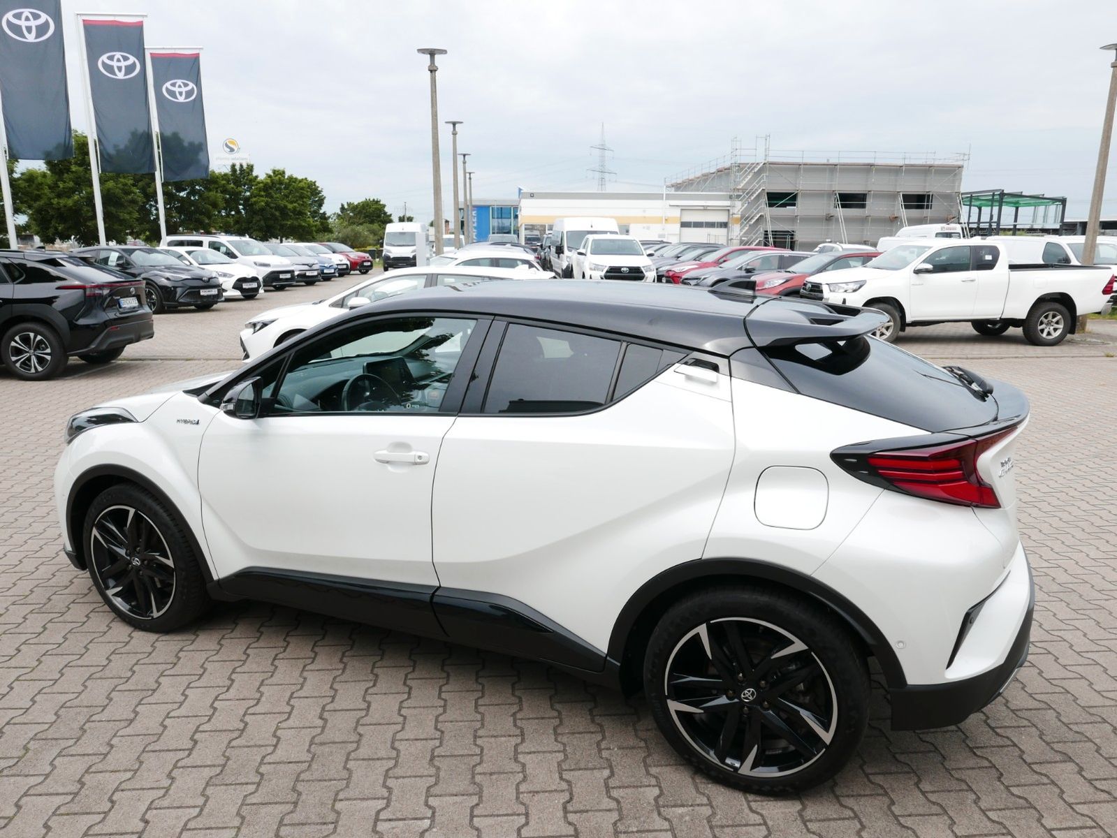 Toyota C-HR Hybrid GR SPORT - Samsaru's Car Outlet