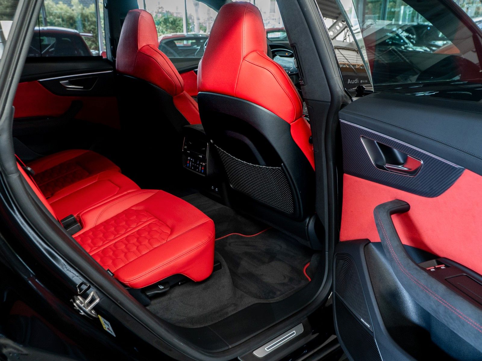 Audi RSQ8 performance Maxton Carbon Red Pano