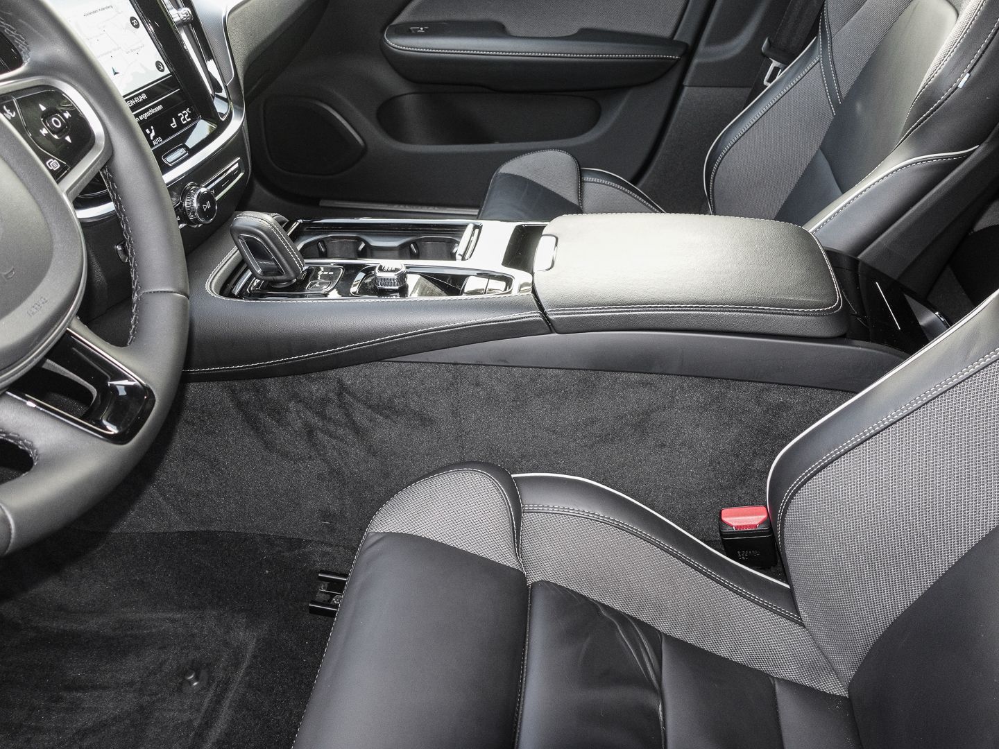 Volvo V60 R Design Recharge Plug-In Hybrid AWD AHK Nav