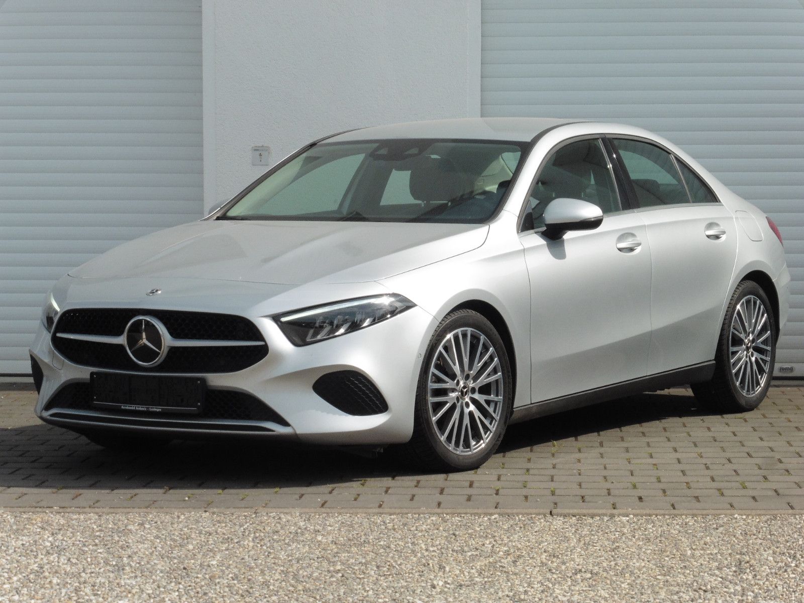 Mercedes-Benz A 180 d Lim DCT - Samsaru's Car Outlet