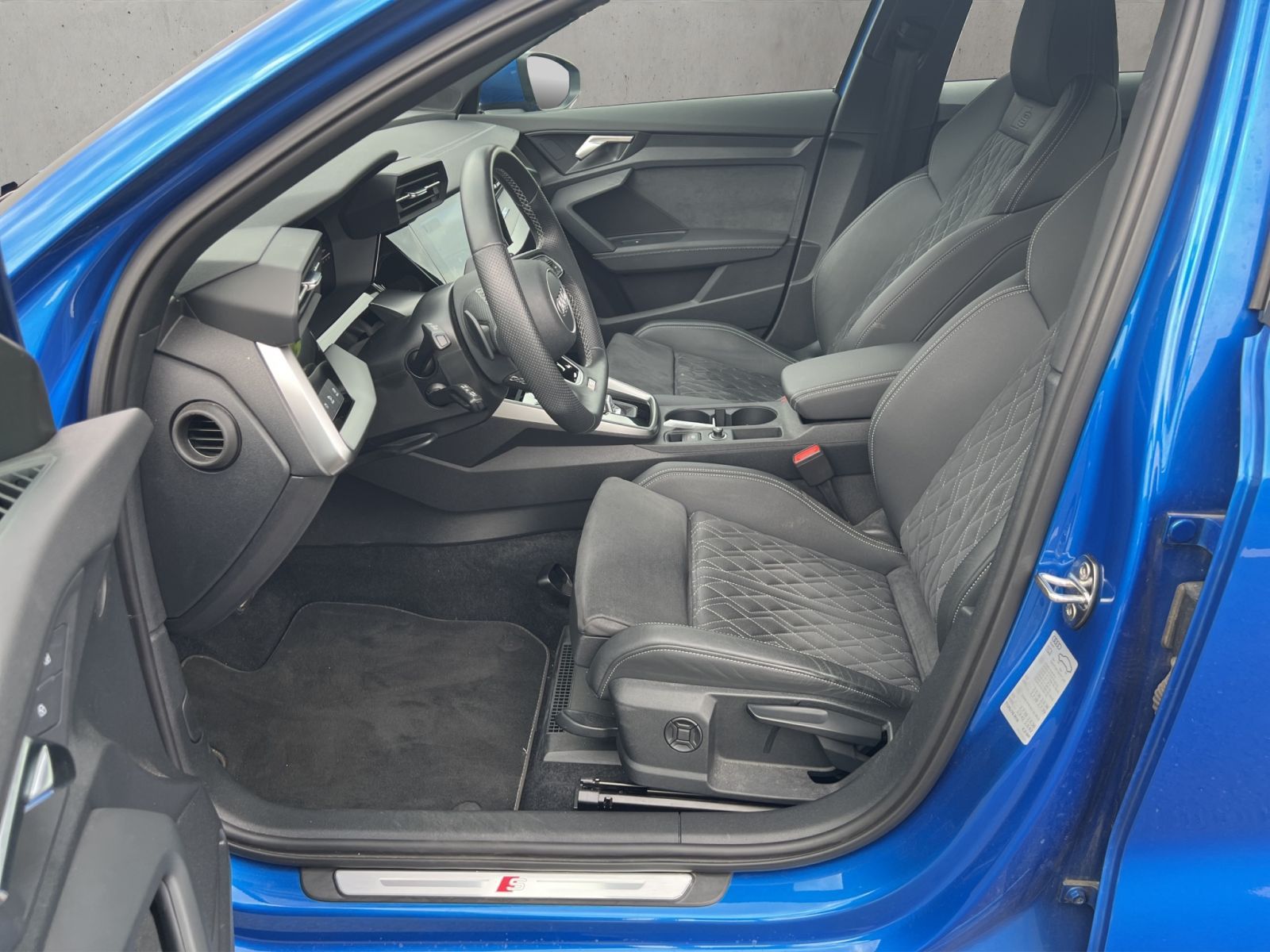 Audi A3 Limousine S line 35 TFSI S tronic - Samsaru's Car Outlet