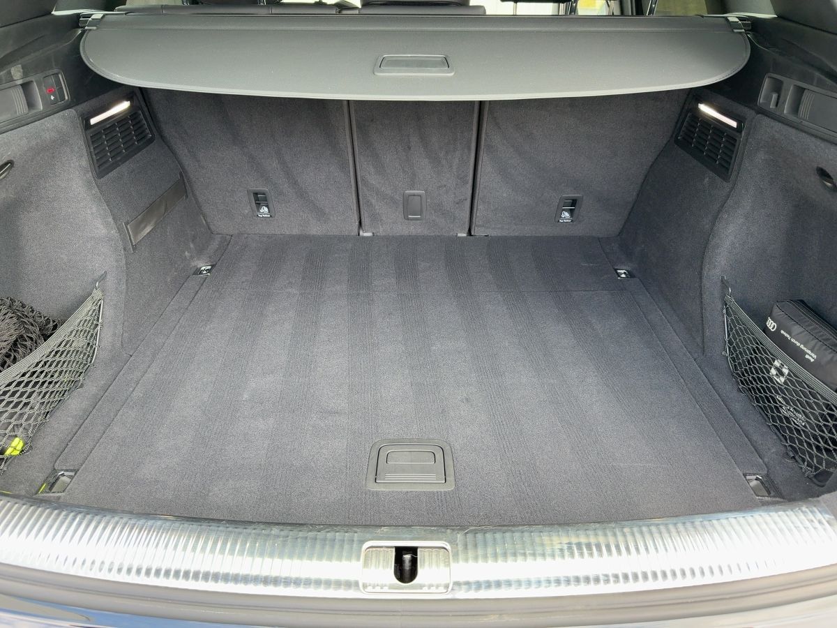 Audi Q5 45 TFSI QU S-TR - Samsaru's Car Outlet