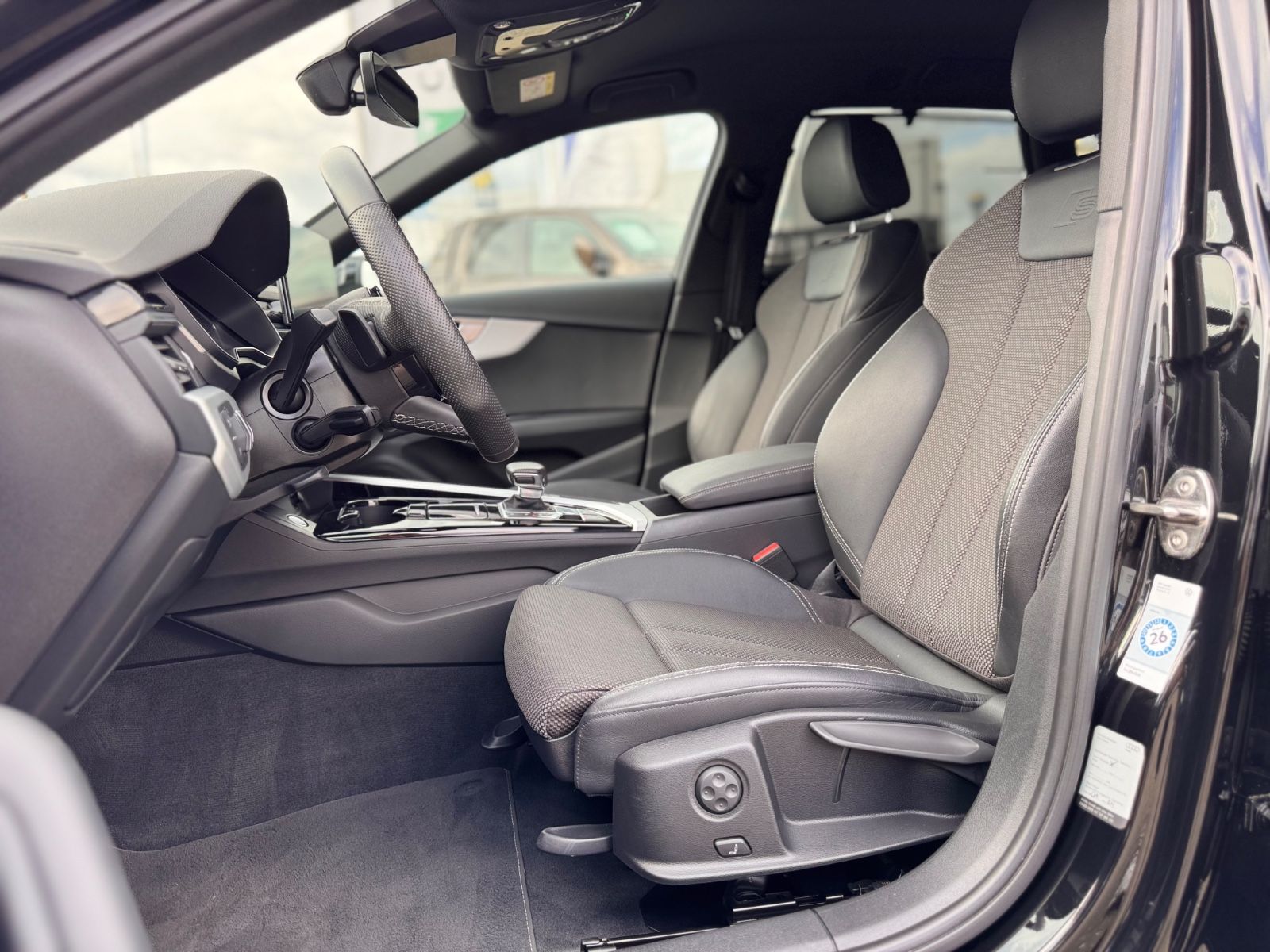 Audi A4 Avant 40 TFSI S line - Samsaru's Car Outlet