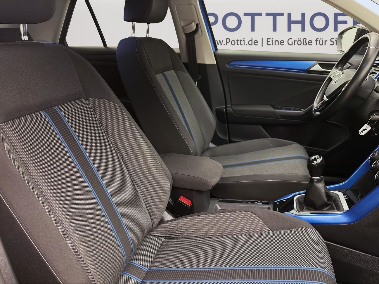 Volkswagen T-Roc 1.5 TSI STYLE - Samsaru's Car Outlet