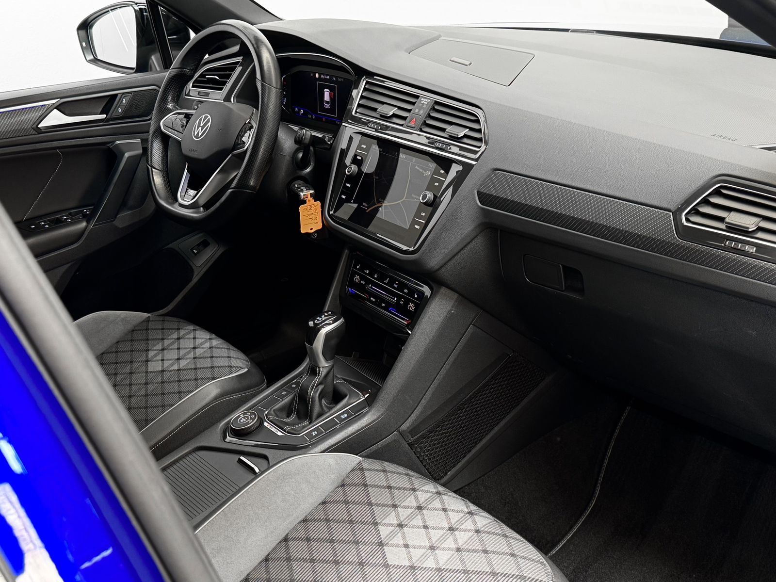 Volkswagen Tiguan R-Line 4M - Samsaru's Car Outlet