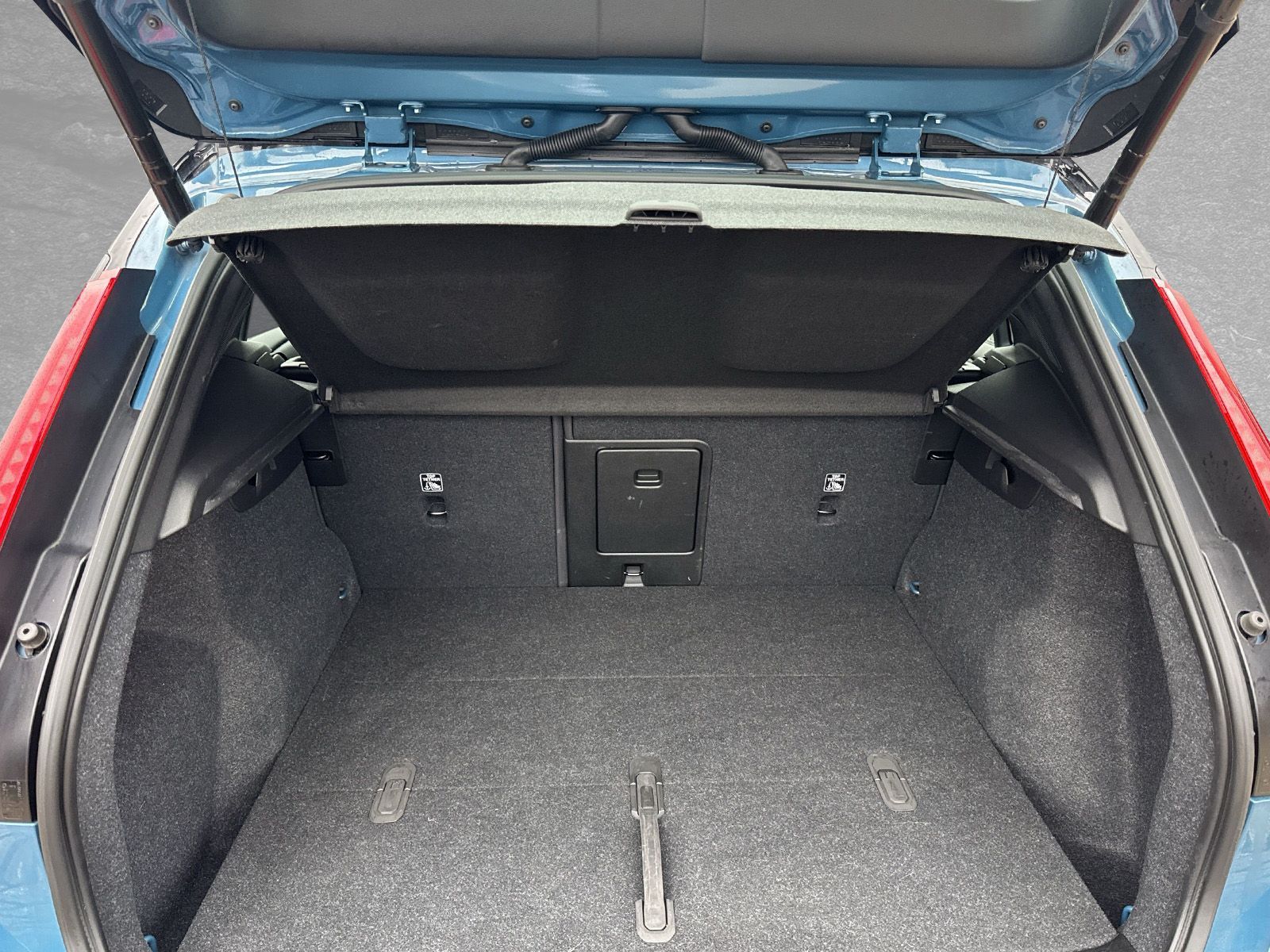 Volvo XC40 Recharge Pure Ulltimate + AHK+WinterPaket