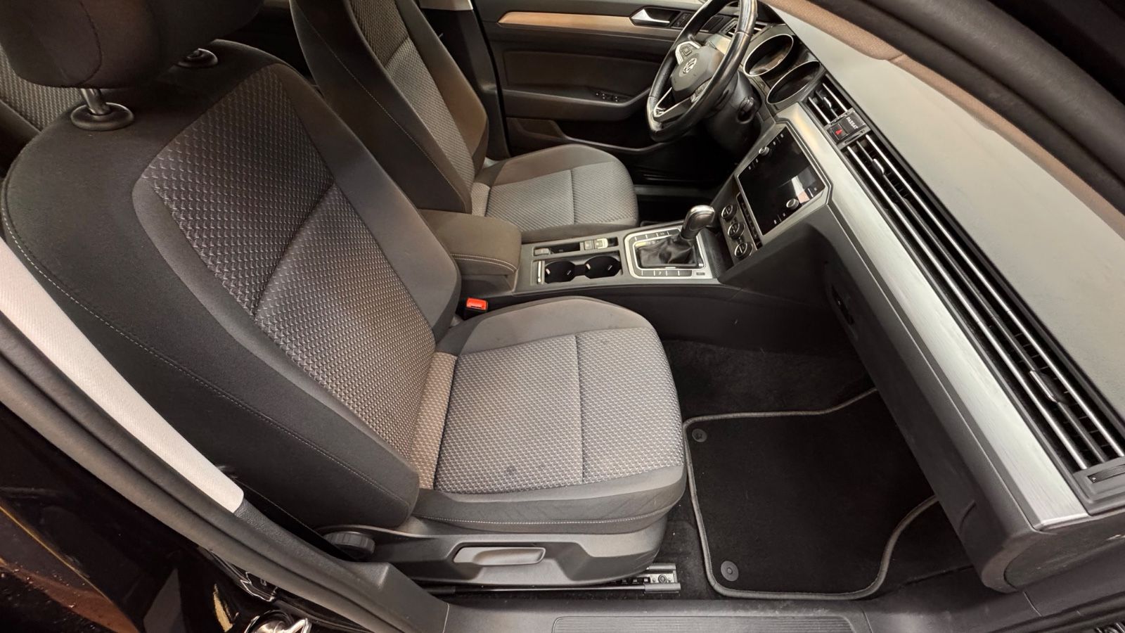 Volkswagen Passat Variant - Samsaru's Car Outlet