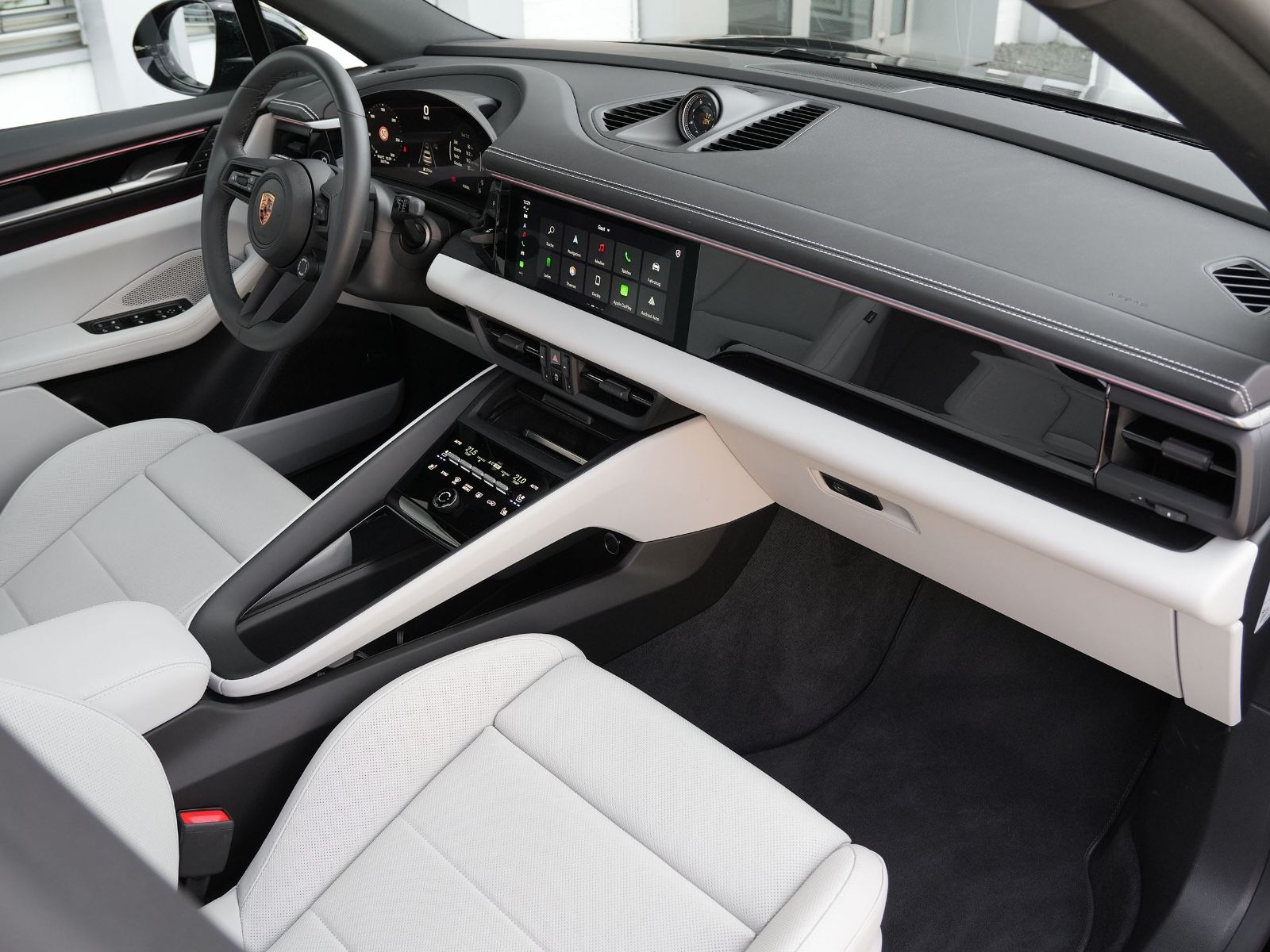 Porsche Macan 4 - Samsaru's Car Outlet