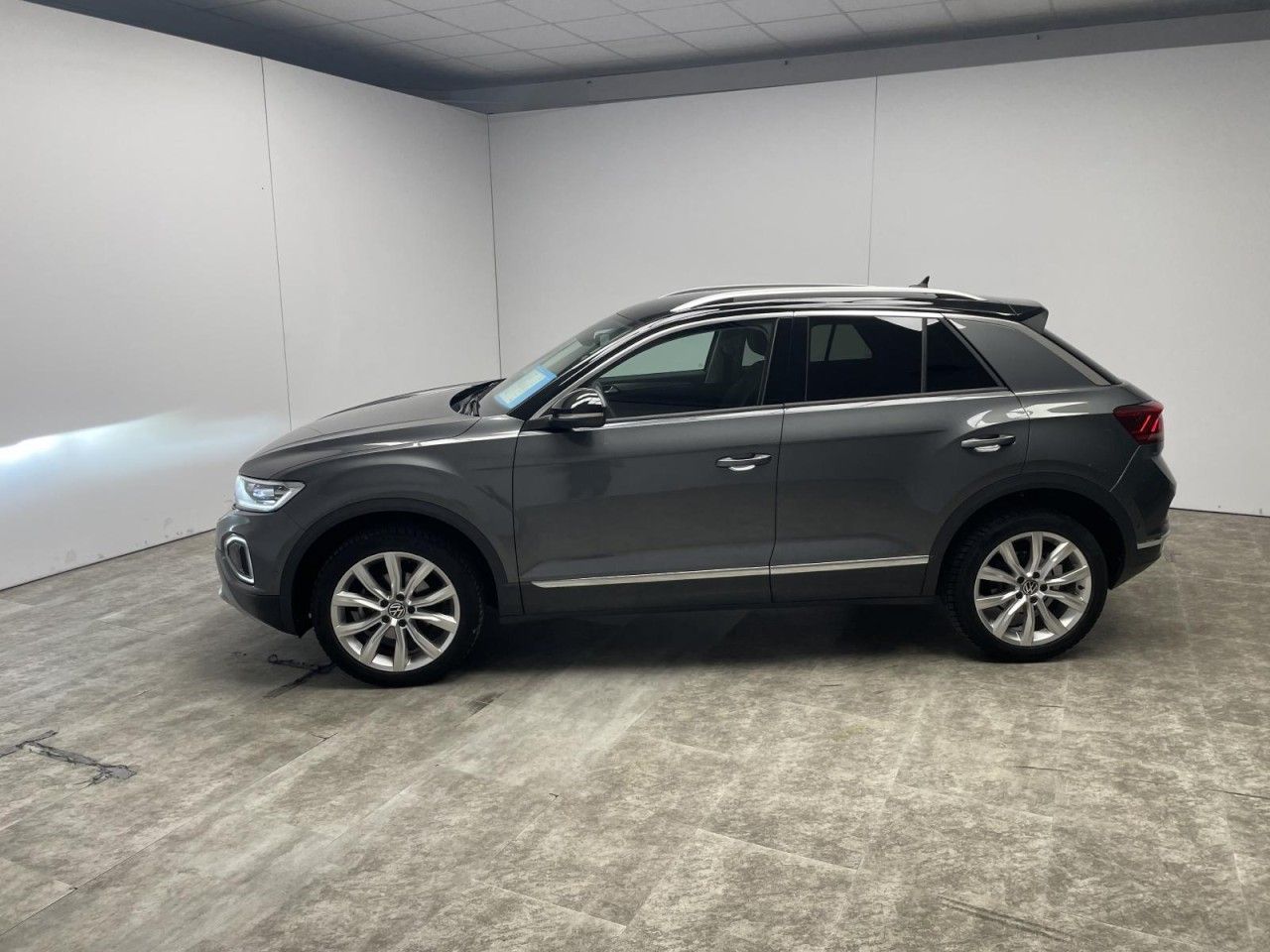 Volkswagen T-Roc 1.5 TSI DSG Style - Samsaru's Car Outlet