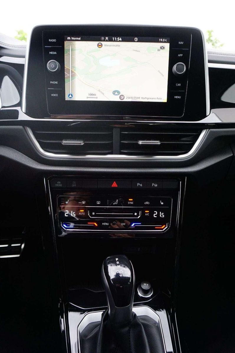Volkswagen T-Roc R-Line - Samsaru's Car Outlet