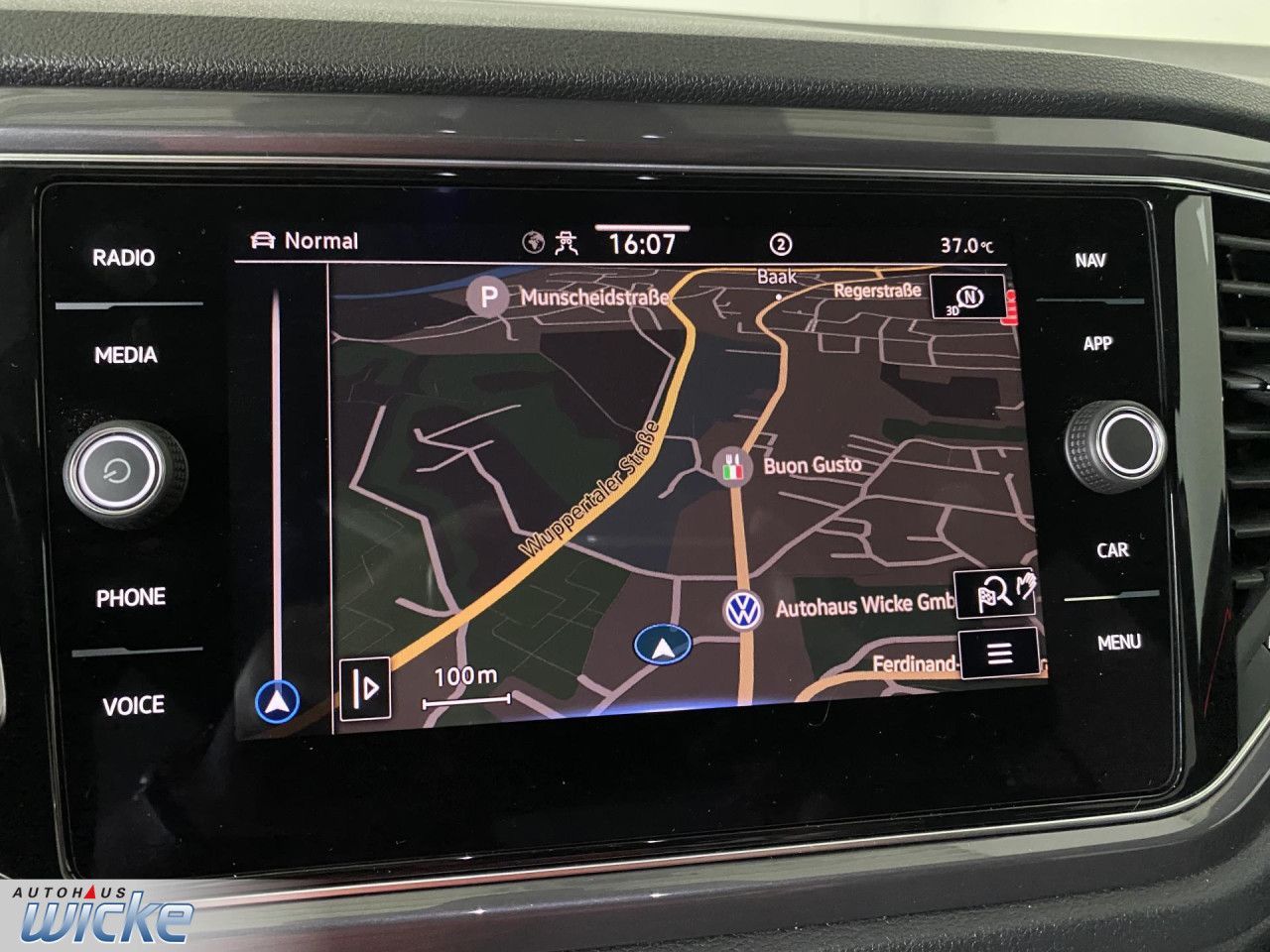 Volkswagen T-Roc 1.5 TSI DSG Sport - Samsaru's Car Outlet