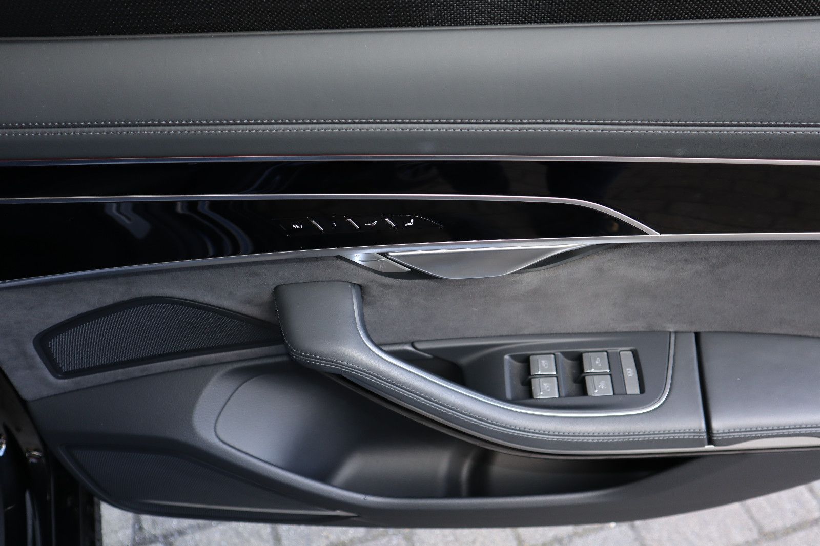 Audi A8L 55 TFSI lang exclusive S-Line - Samsaru's Car Outlet