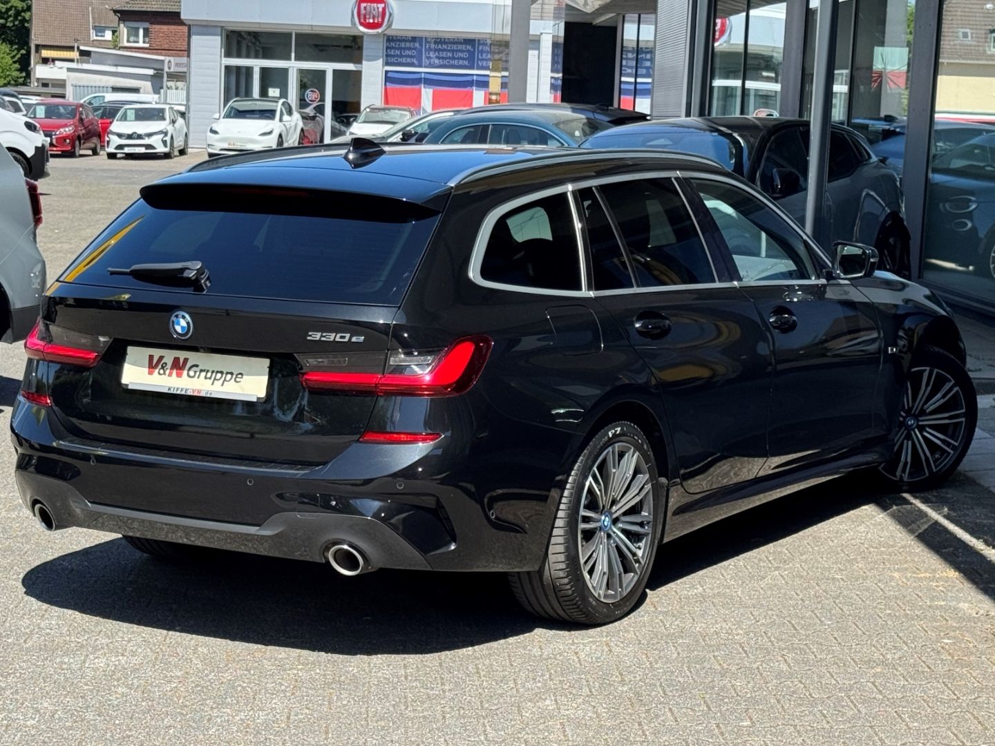 BMW 330 e Touring M SPORT - Samsaru's Car Outlet