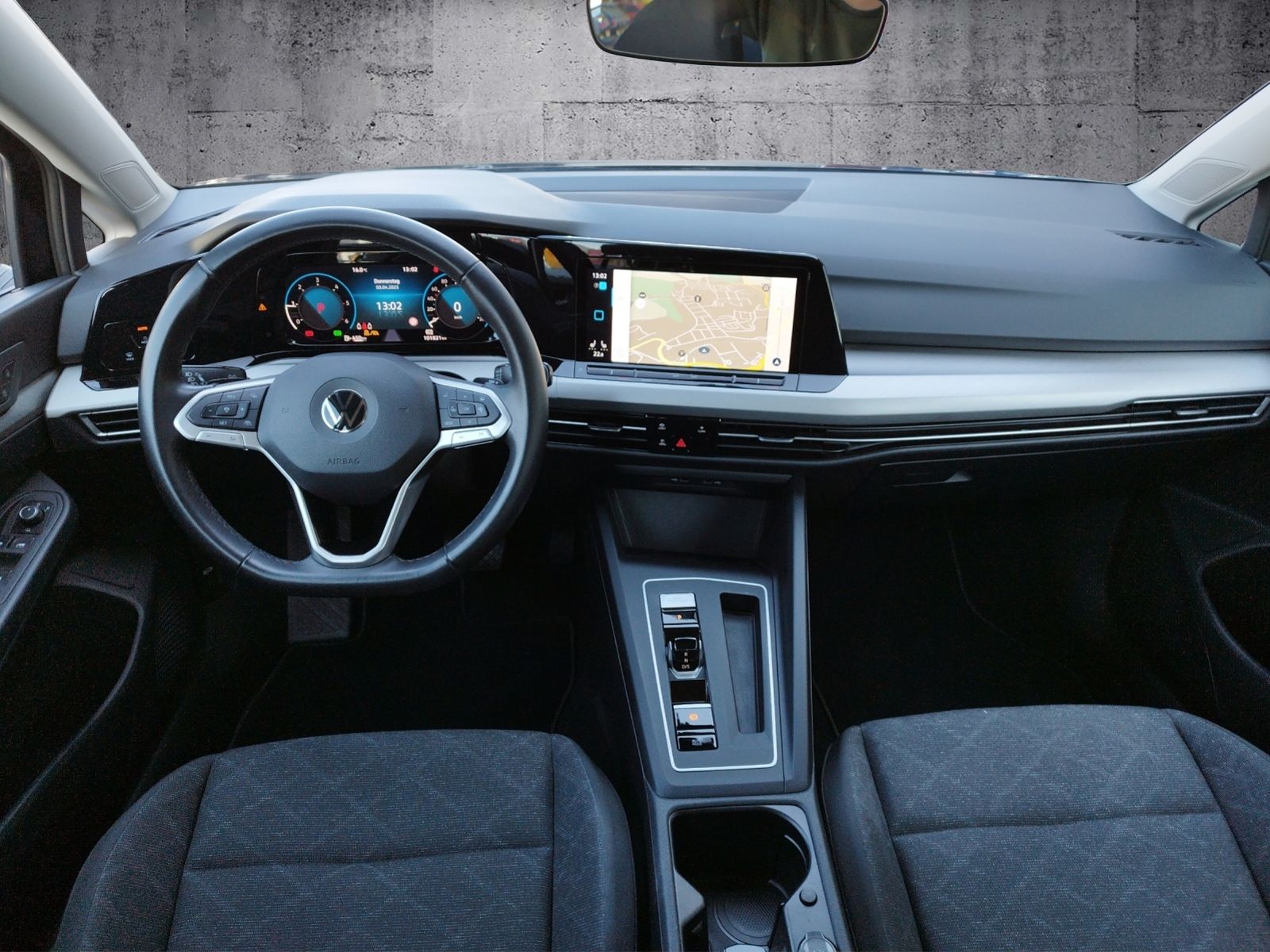 Volkswagen Golf VIII Variant Life 2.0 TDI DSG - Samsaru's Car Outlet