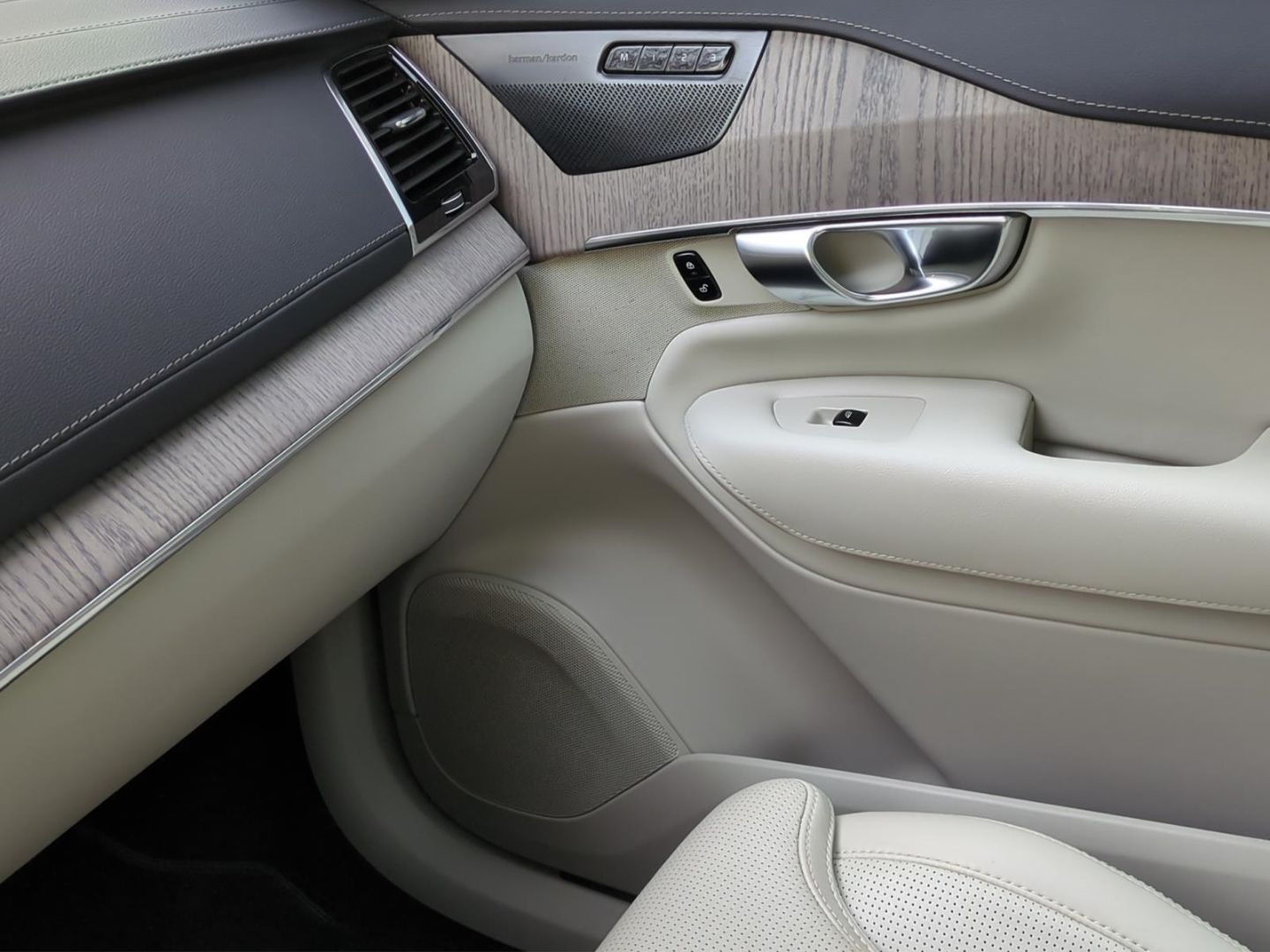 Volvo XC90 T8 Recharge Plus Dark *Luft*Pano*360*Alarm*