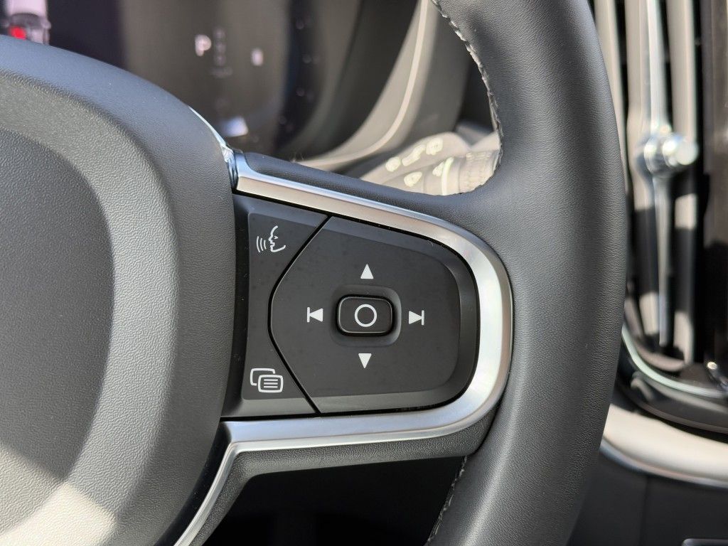 Volvo XC60 B4 B Core - Samsaru's Car Outlet