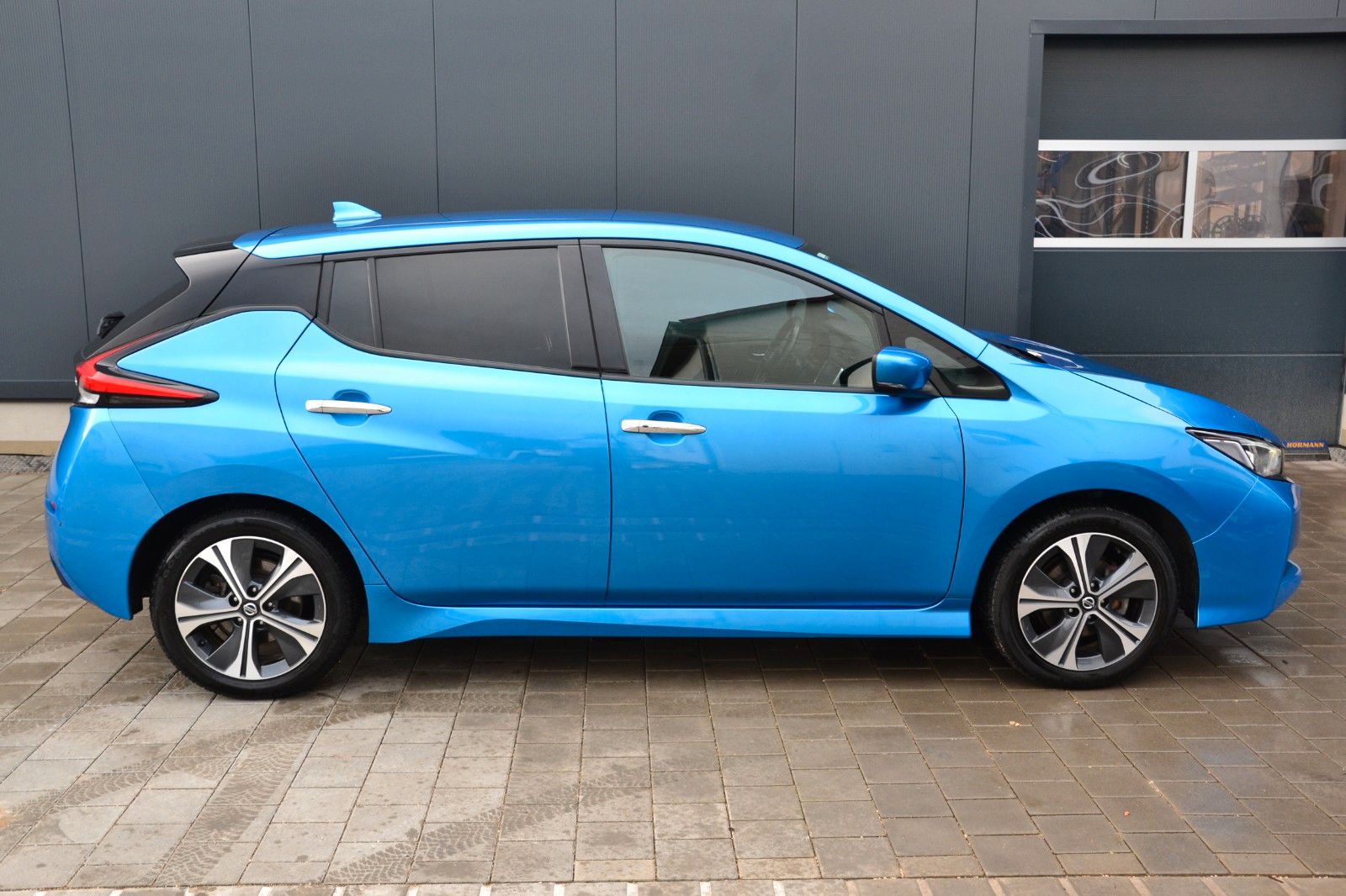 Nissan Leaf N-Connecta 40kW/h - Samsaru's Car Outlet