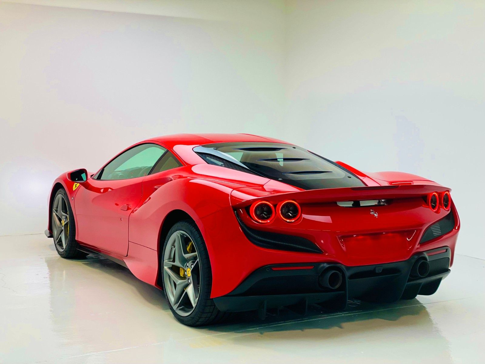 Ferrari F8 - Samsaru's Car Outlet