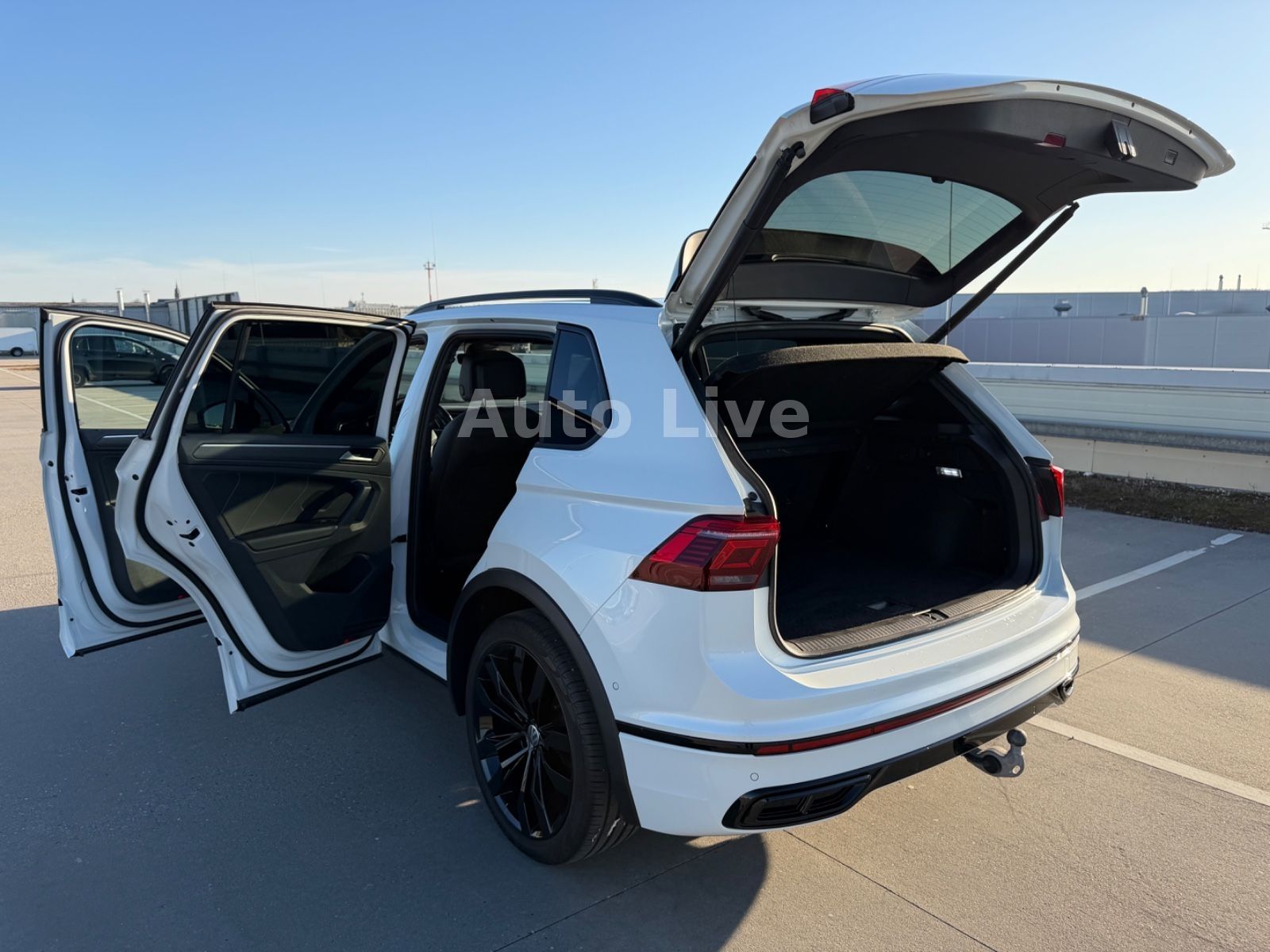 Volkswagen Tiguan 2.0 TDI*4M*DSG*R LINE*PANO*IQ-LED*AHK*VOL