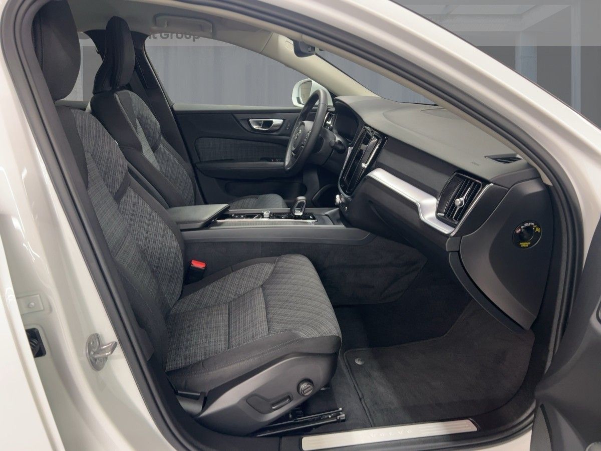 Volvo S60 PLUS DARK B4