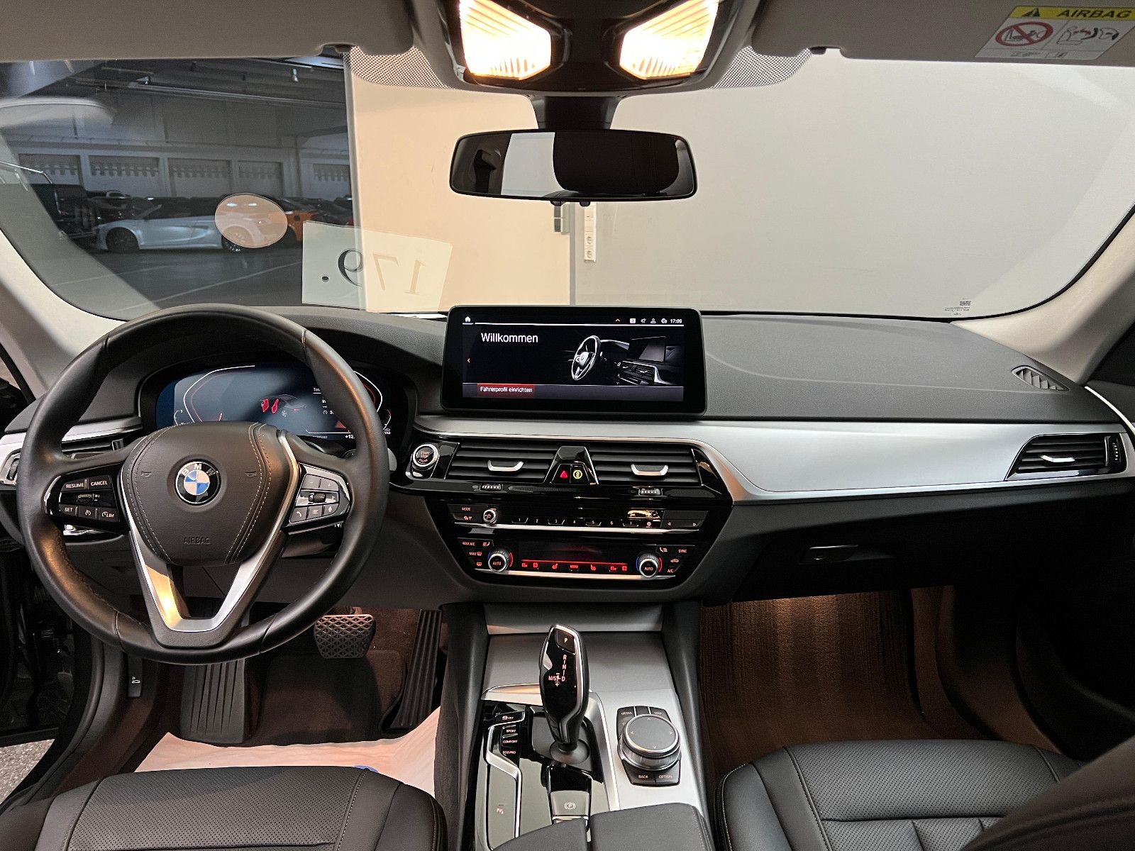 BMW 520d xDrive LED*CARPLAY*WERKSGARANTIE 11/25*MEGA