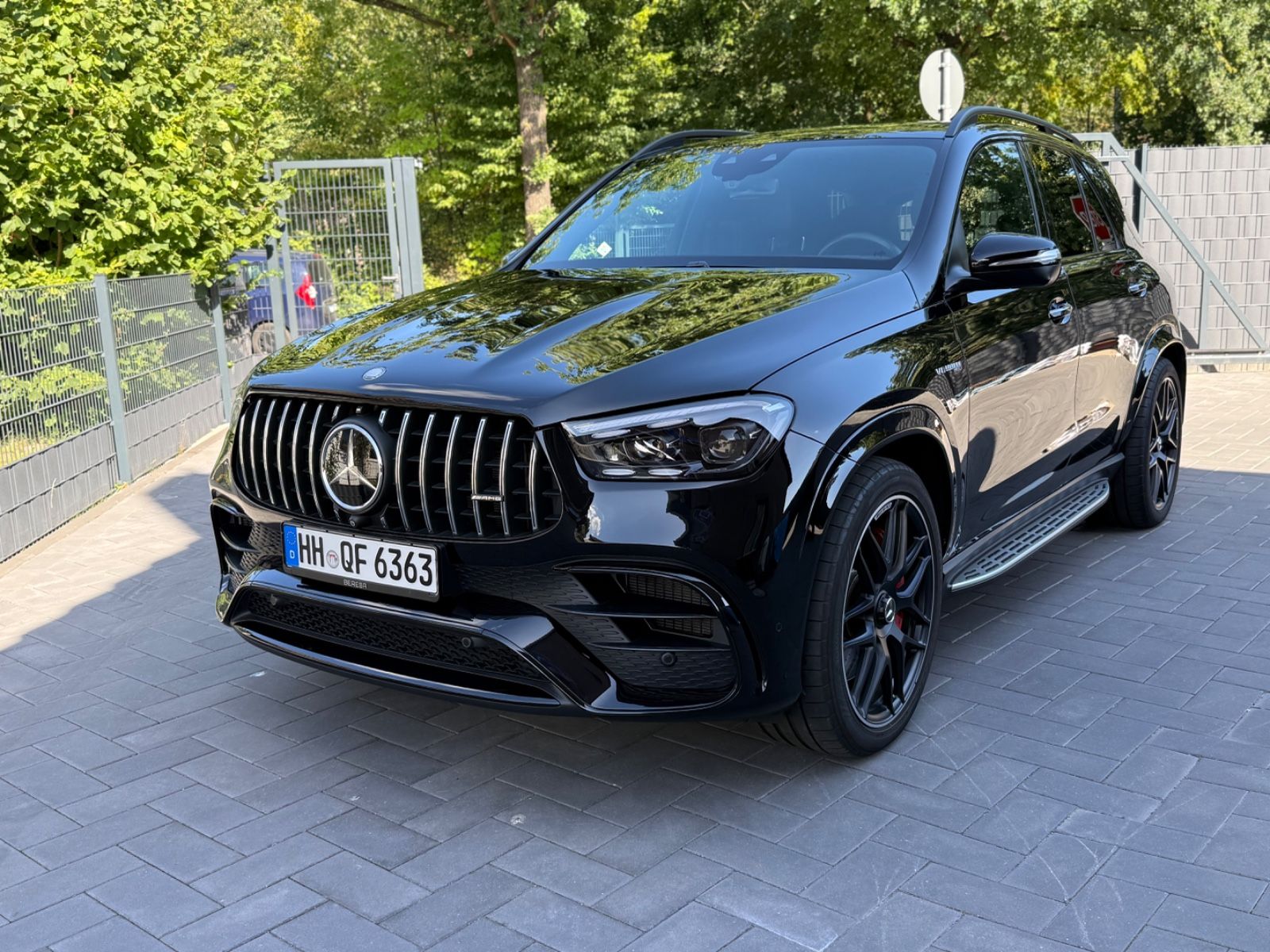 Mercedes-Benz GLE 63 AMG Black Red Seats Carbon