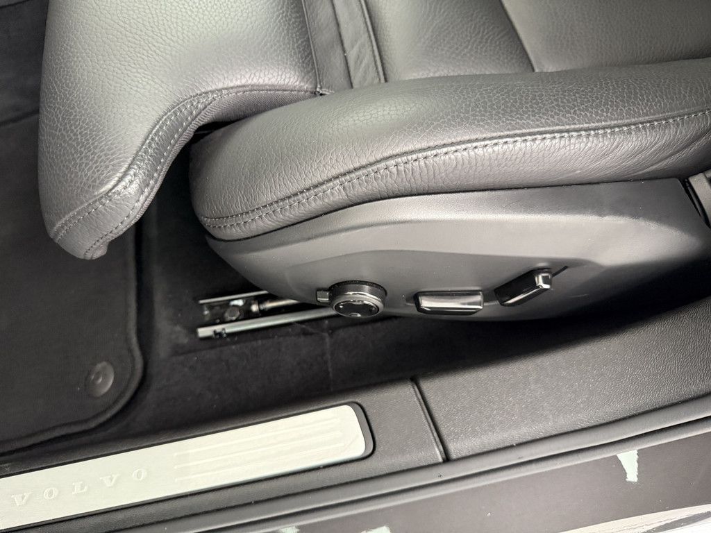 Volvo V60 T6 Plus Dark Recharge Plug-In Hybrid AWD