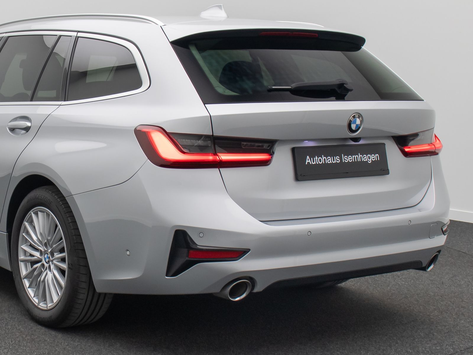 BMW 320d SportLine - Samsaru's Car Outlet